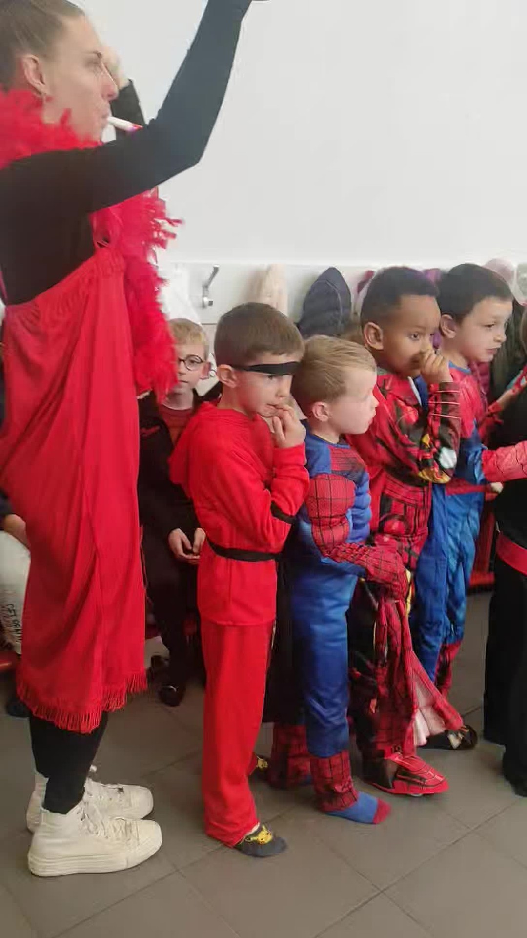 CARNAVAL!!!!!!!!!!!!!!!!! Princesses, supers héros , astronautes, envahissent les rues de #saintesigolène