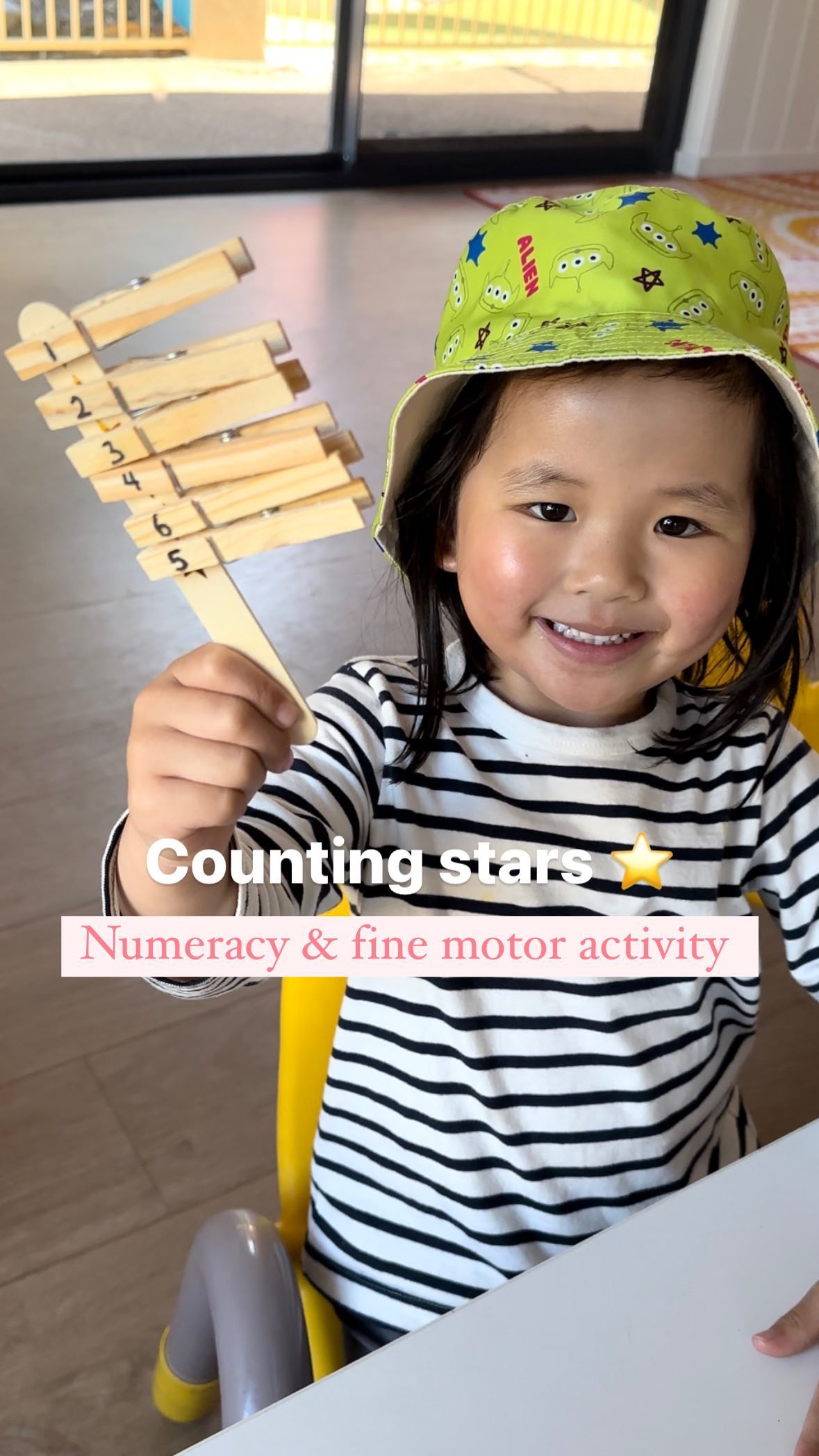 ✨ Counting stars and learning numbers! 🌟
Our little learners have been practicing their counting skills by counting the stars on a popstick and matching them with numbered pegs. This hands-on activity not only strengthens their number recognition but also boosts fine motor skills as they carefully add the pegs. Learning through play makes maths fun and meaningful! 🎉