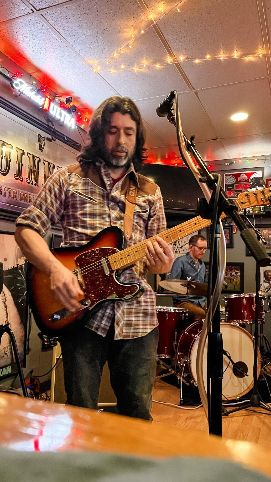 Mark your calendar for April 20th at the @indiaoak_grill if you want to see Gonzo shredding like this!
@mohillgonzo @meyerdarlin @stateofwoo @schockenlou
.
.
.
#markgonzales #ransommusic #ransomband #ericransommusic #musicianlife #livemusic #clintonville #indiaoak #columbusmusicscene #makingmusic