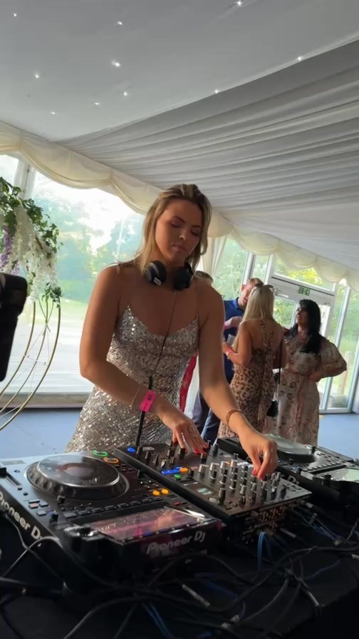We are lifting the roof off here @themanoratbickley with @kinky_malinki_ at our VOCAL HOUSE BRUNCH
look out for our next oneโฆ.