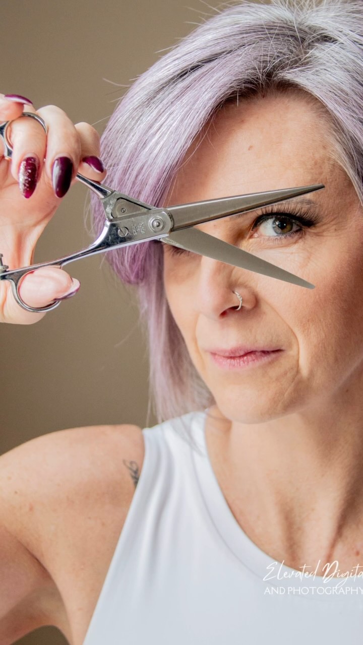 Today’s photoshoot was all about capturing the next-level vibe at @gvshairstudio in Morinville! I had an amazing time with GV and her team, playing with poses and hair tools to showcase their energy and passion. Can’t wait to share more of their vibrant spirit and client connection—stay tuned!
#GVsHairStudio #HairGoals #SalonLife #MorinvilleHair #HairInspo #TeamVibes #PhotoshootFun #HairstylistLife #LoveYourLook #BehindTheChair #ElevatedExperience #StayTuned #YEGHair