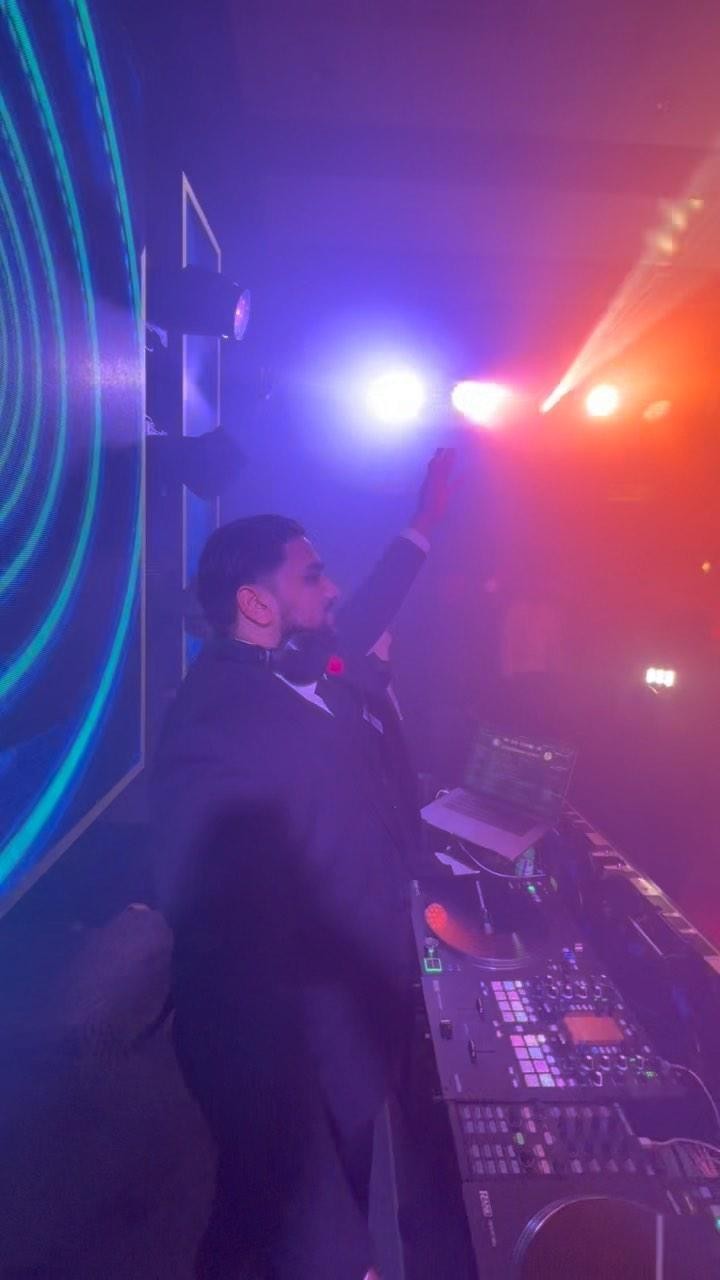 Your Guaranteed to Be Dancing All Night Long When DJ Smit Is at the Party 😈
.
.
Booking 2024 NOW! Inquire using the Link in our Bio and Let’s make your special day an unforgettable dream.
.
.
🎧 @_djsmit
🎤 @theycallmevig
.
.
.
.
.
.
.
#indianwedding #luxurywedding #weddingdi #weddingseason #weddingdis #weddingdjlife #weddingdjsetup #weddingdjservice #indianweddings #indianweddingbuzz #indianweddingseason #weddingplan #weddingplanner #imengaged #imengagednowwhat #weddingplanningbegins #dancefloors #nonstopdance #welovedancing #welovedance #indianweddingseason #dancedance #weddingreceptions #weddingreceptionideas