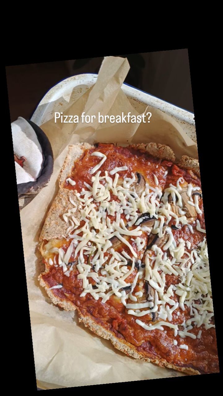 Pizza for breakfast? If you use wholemeal, ancient grain flour or oat flour (I just blend up my oats) then why not have this fiber, protein and veg-rich pizza for breakfast? #thekinderplan