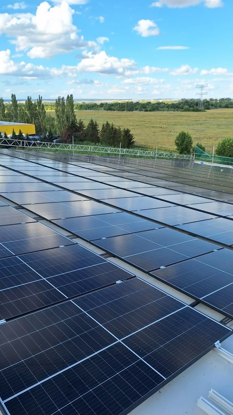 Hier ein schöner Einblick in die Montage unserer IROC® DP Unterkonstruktion. Bis zu 30 Grad Dachneigung ohne Dachdurchdringung! Exklusiv und nur bei uns 😎
#solar #zukunft #pvsolution #pvsystem #pvmontagesysteme #mountingsystems #module #solarsystems #solarenergy #solarpower #sunpower #photovoltaik #iroc #freiflächenphotovoltaik #pvunterkonstruktion #solarunterkonstruktion #kundenservice #handwerk #gewerbe #industrie #innovation #energie #grüneenergie #energiewende #bksolarezukunft #bksolarsystem