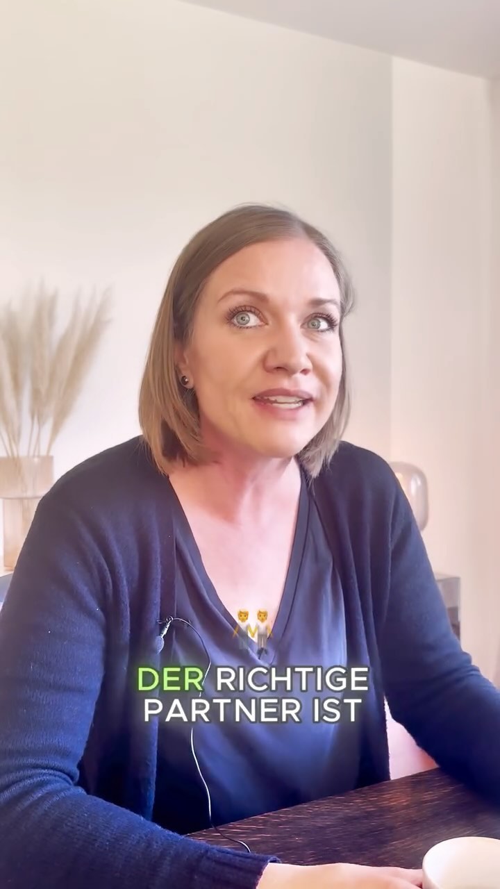 Eine gesunde Beziehung zeigt sich daran, dass du dich einfach fallen lassen kannst und auch mal gestresst und schlecht gelaunt sein kannst – ohne Angst, weniger geliebt zu werden. Das muss eine Beziehung auch mal aushalten und dafür sind Beziehungen auch da ❤️
Welche ‚grünen Flaggen‘ seht ihr bei euch?