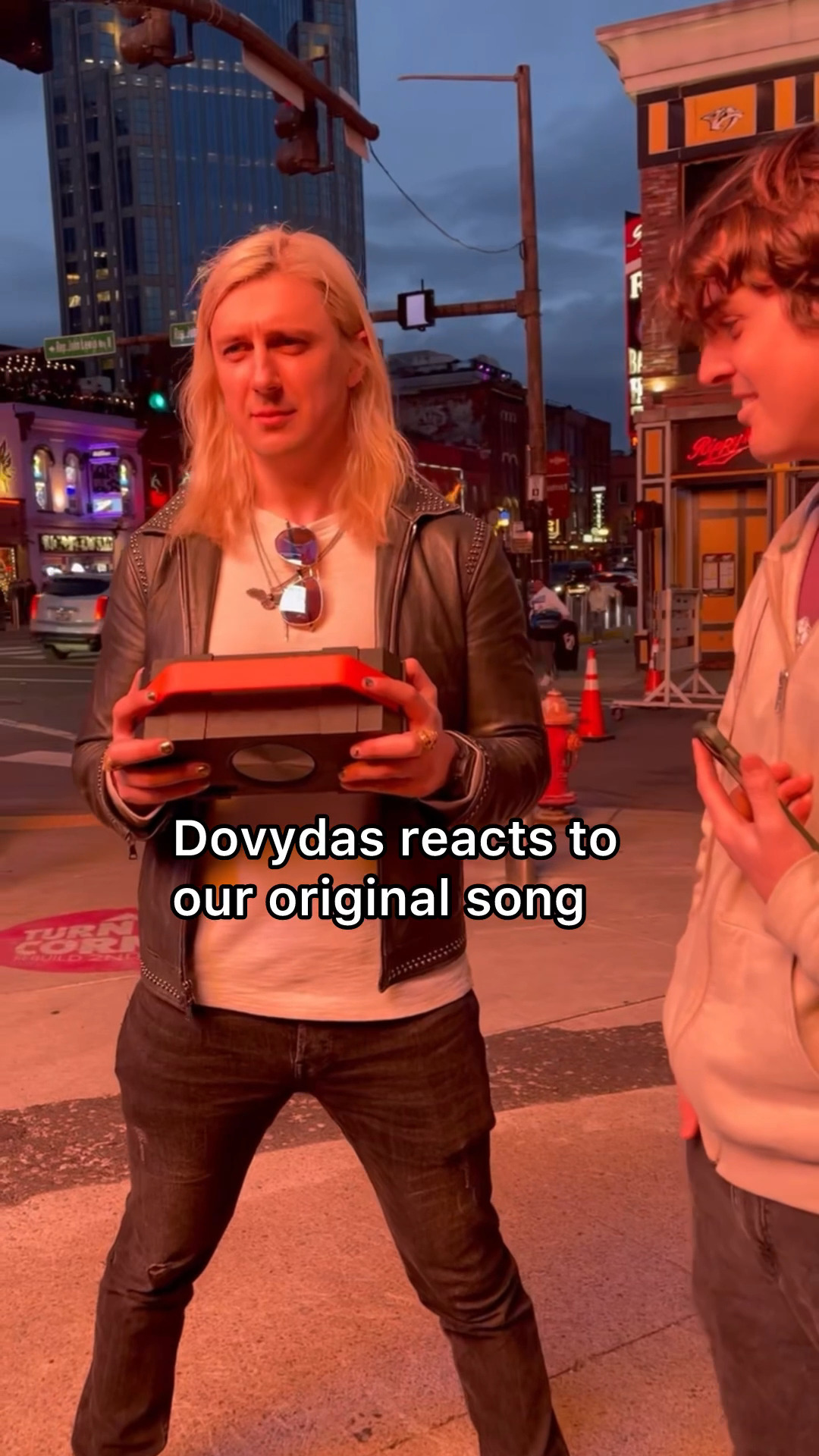 Was such a pleasure to hang out with DØVYDÅS !! You never know who you're going to run into in this town! 🎸🎤🎬
#guitar #dovydas #dovydasmusic #newmusic #reaction #reactionvideo #reactionreels #reactionvideos #rockmusic #rockmusiclover #drums #bass #vocals #singing #musicreaction #firsttimereaction #musicianreaction #musicianreactions #musicdiscovery #worthyofdawn #originalmusic #nashville #broadwaynashville #viralmusic #viral #guitarsolo #bandlife #MustWatch #trendingmusic