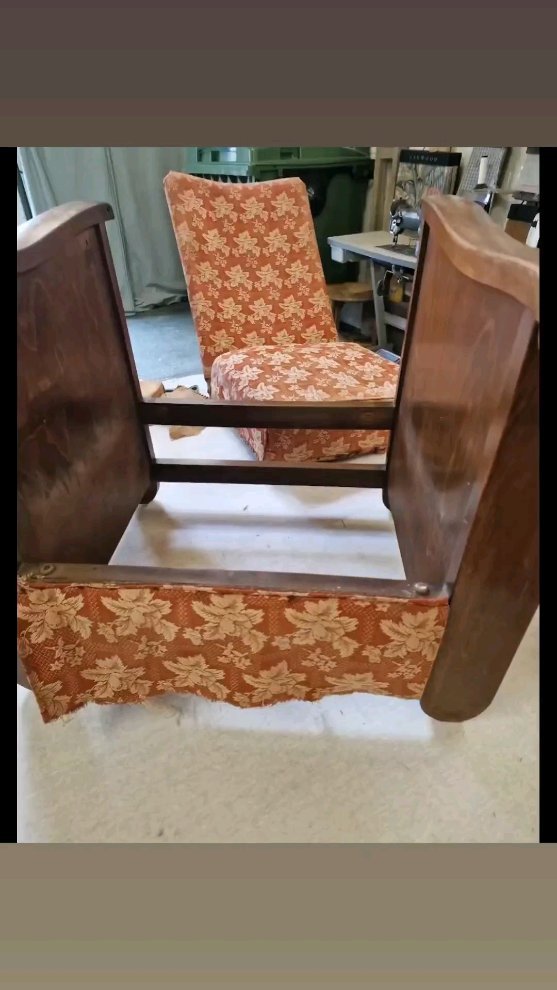 A couple of unusual recliner chairs upholstered in extravaganza. #monday #mondaymotivation #interiordesign #home #uk #suffolk #ipswich #fabric
