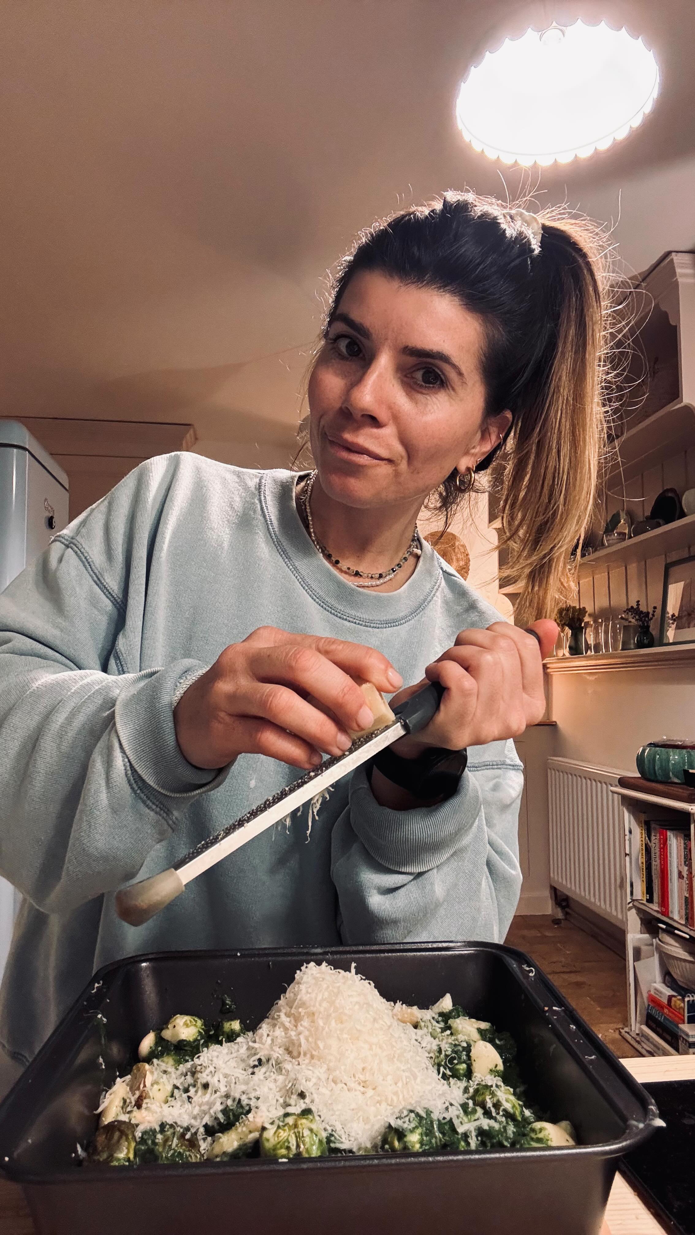 💚 SEASONAL ROASTED CREAMY GREENS 💚
This was so GOOOOD. A delicious mix between a gratin and dauphinoise type vibe.
Simply served with your protein of choice or let sing as a wonderful big veggie main. Colourful, full of green goodness and not too piggy 🐷🧀
I seasoned my steak with @the_serious_rub_co 🥩
1. 1/2 your sprouts and cut if then dry end. Pop in a roasting pan in an oven around 180 with olive oil and seasoning for about 15mins. Remove once starting to go golden edges. Remove from oven but leave oven on.
2. While in oven, chop a leek and sautéed this in olive oil. Add a clove or three of garlic when leeks start to turn glassy and soft.
3. I like to remove the stalk from my cavalo nero cabbage, chop roughly, add a cup of water and cook for two mins with leeks. Let it cool of the heat and then blend. I used my bullet.
4. Pour the green dream sauce over your sprouts and tin or jar of butter beans that have been strained. Give it stir.
5. Finely grate loads of Parmesan, then I added around 1/2 a tub of creme frais which fed 2/3 of us. Stir, final grate of more parm then pop in the oven for 10mins while you cook your steak…!
6. Just wait for the smell of melting & bubbling cheese 🔥🧀❤️
7. I like to let my steak stand/sit for a couple mins before slicing and placing over the sprouts. But up to you!
Serve whilst warm 🍽️
#winterwarmer #sundayroast #sidedish #seasonalveg #seasonalcooking #hmmmmmm #kidogoyokitchen