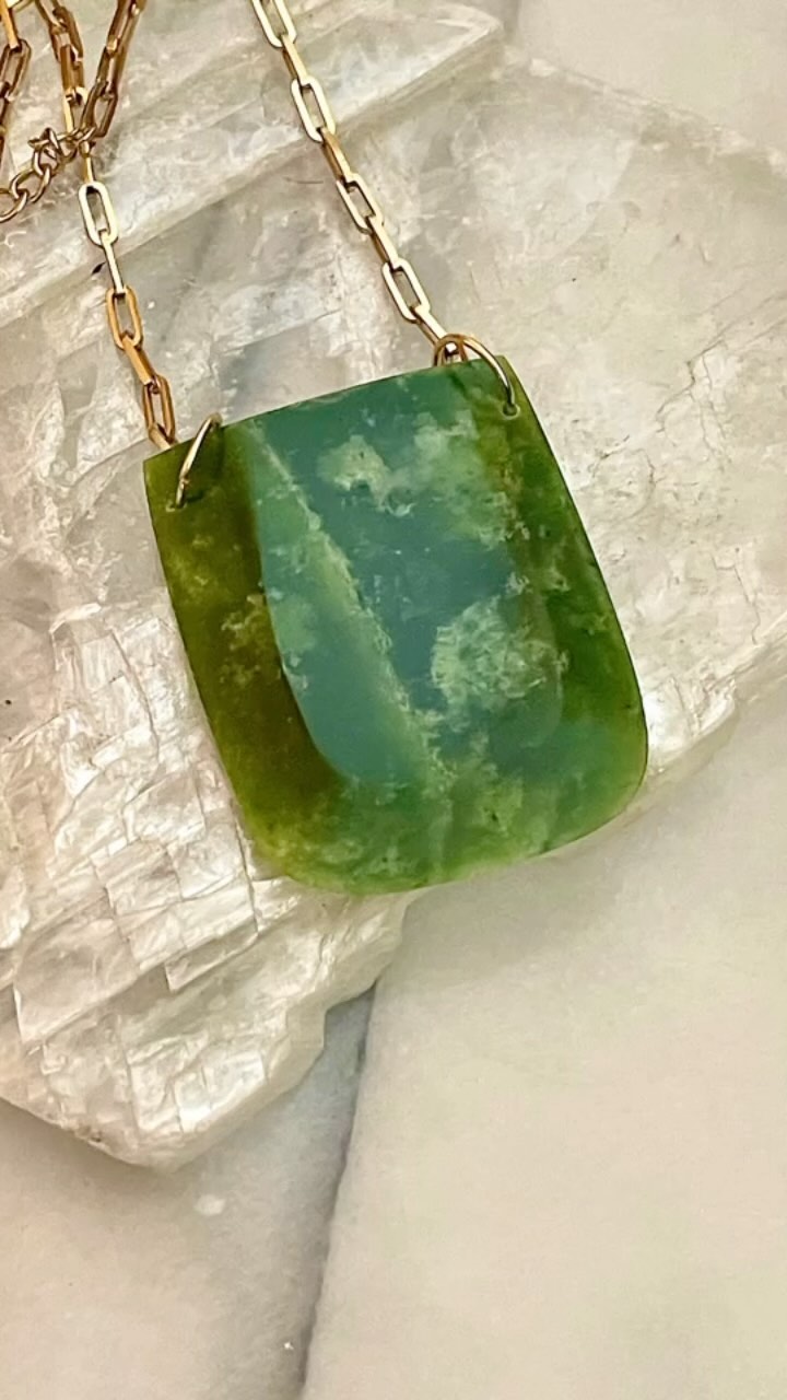 #pounamu #necklace #goldplated #chain #contemporary #contemporaryartist #māoriartist #greenstone #river #awa #huntingstone #carver #jewellerydesign #sold #nzartist #nz