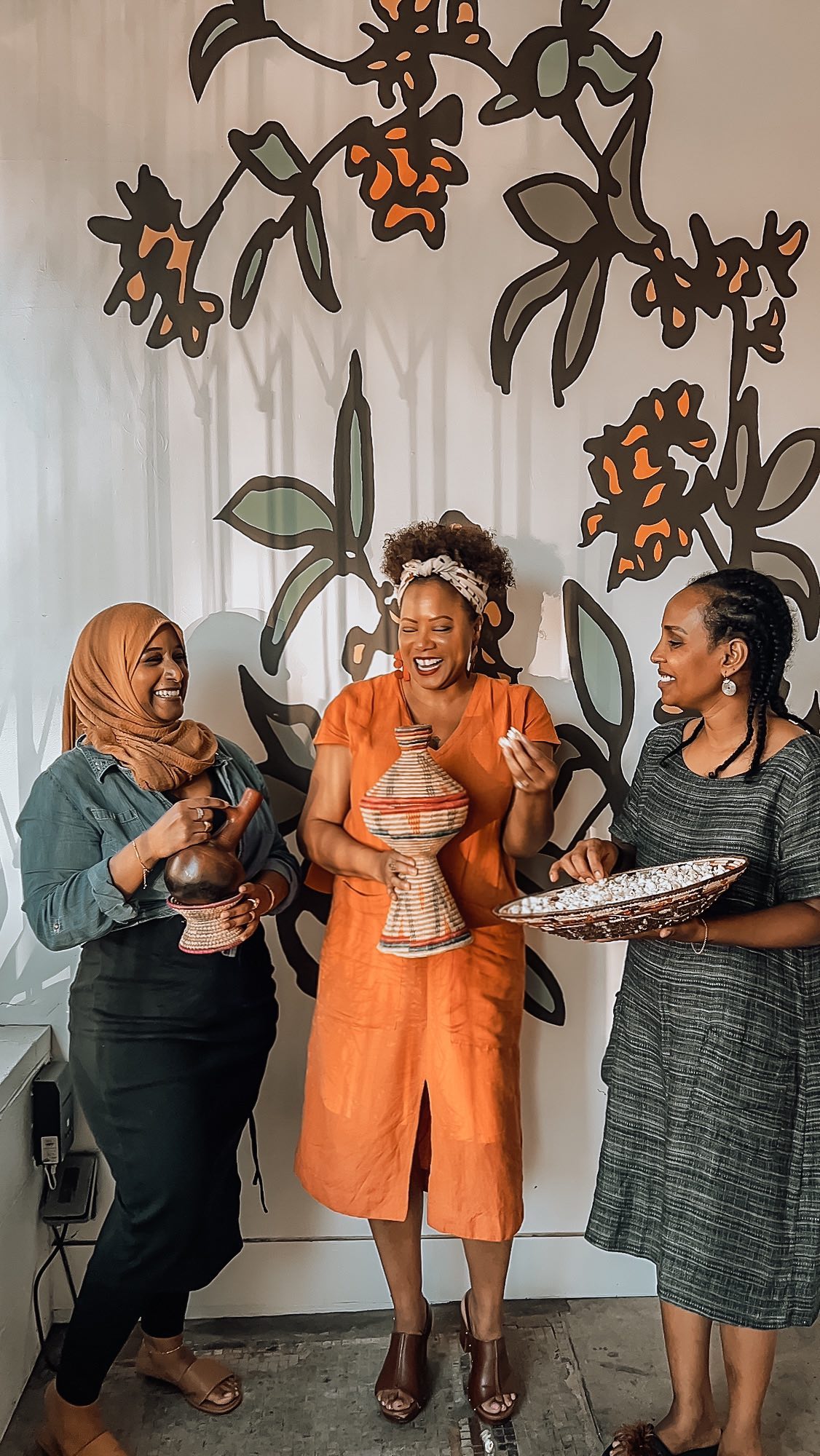 Had an incredible evening learning the secrets of Eritrean cuisine from a refugee chef @menal_kidane in a cozy, intimate setting. The food was amazing, the conversation was engaging, and I learned so much about Eritrean culture. 🇪🇷🍽️
Follow @jebenajoycafe @menal_kidane @flavorsfromafar.co
For more inspo! My Orange linen dress is from @matatraders
#eritreanfood #refugees #inspiringstories #cookingclass #foodandculture #supportrefugees #dinnerideas #dinnerparty