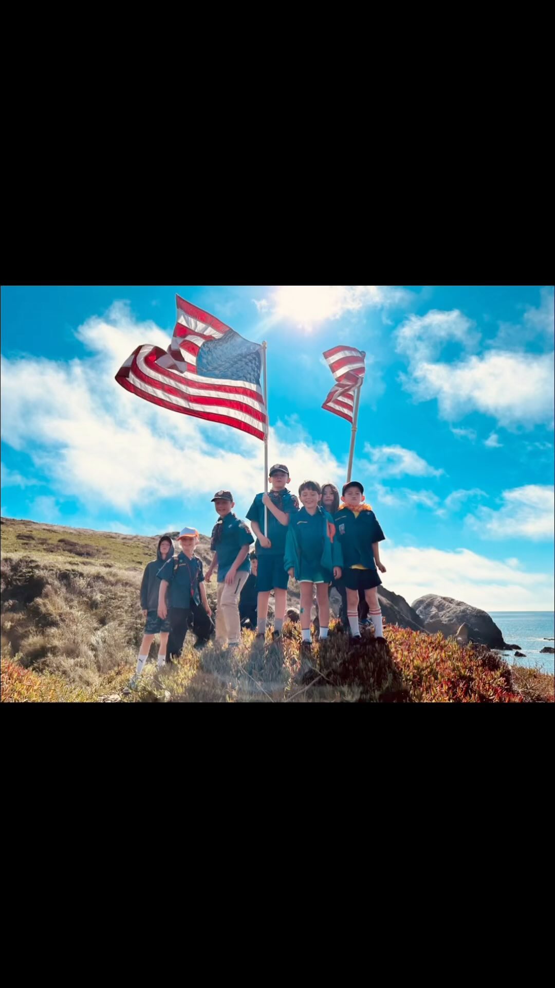 Today our Packs 33 and 1 joined forces with Pack 48 for a hike to Rodeo Beach on a gorgeous sunny day. The kids had fun carrying our Red White and Blue. 🇺🇸
