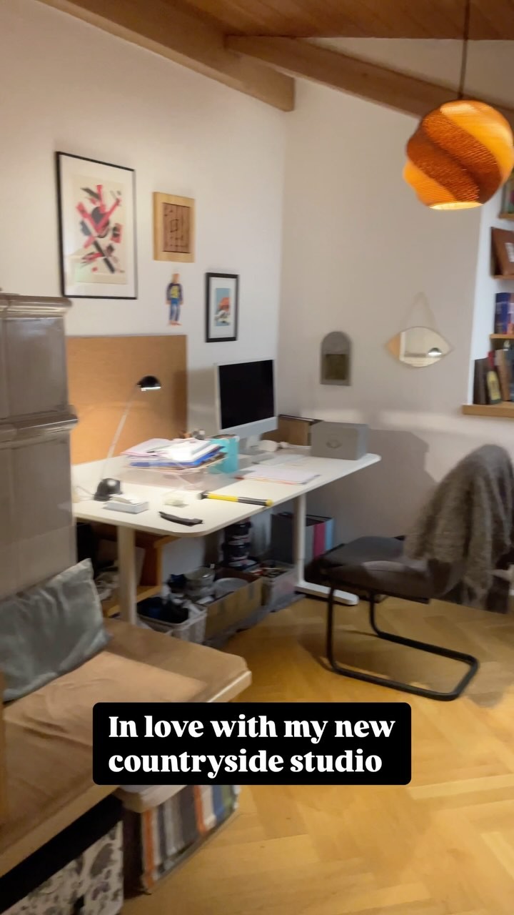 Trying out slow living in #chiemgau
#marerastudio #femaleartist #contemporaryfeminism #slowliving #slowlivingdeutschland #expatsbavaria