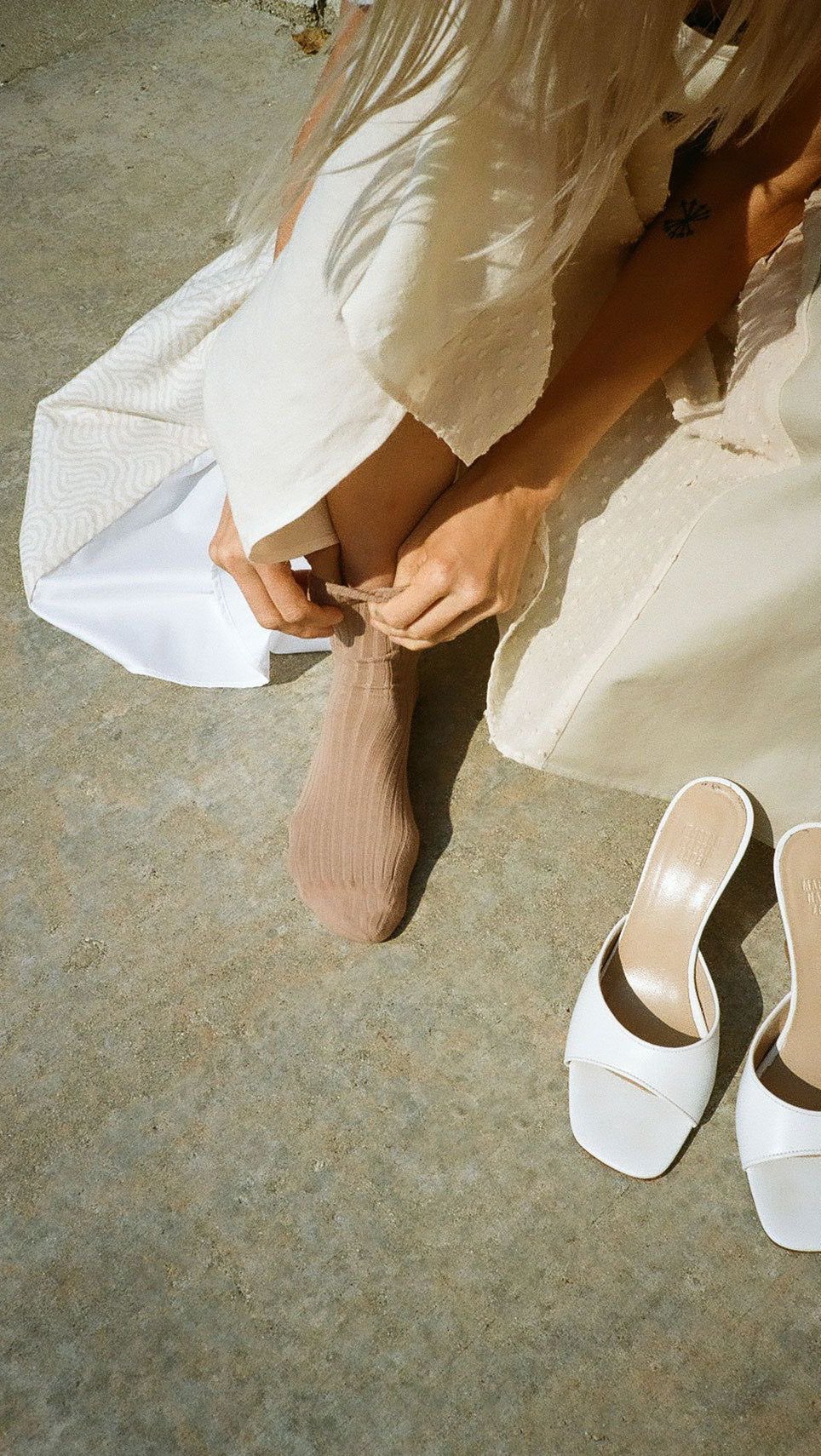 Dos desafios da mulher baixinha que sabe que estereótipo veste muito mal. #altura #kibbebodytypes #autoimagem #baixinha