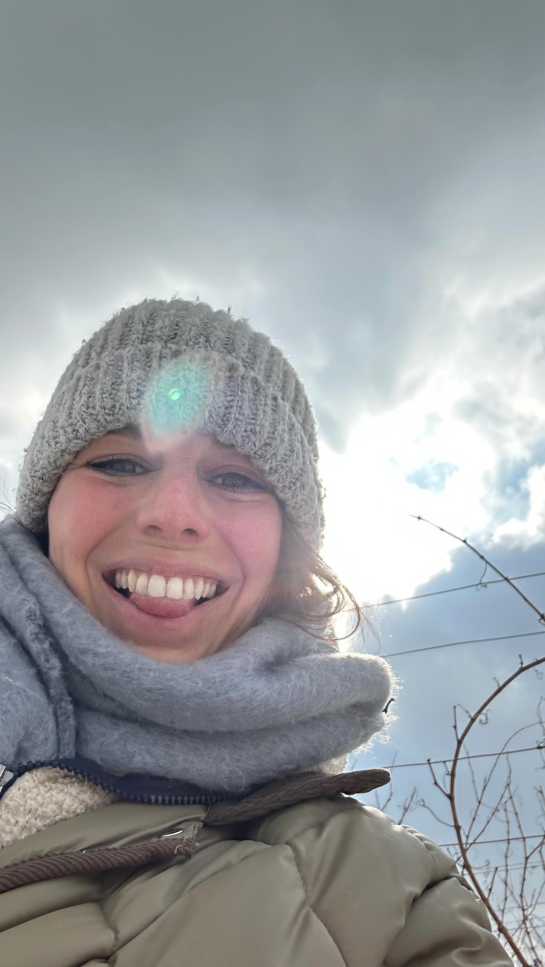 Jajaja die Kolleg:innen, die immer Zeit zum Tratschen haben 🤓 Fun fact: ich bin seit Freitag fertig und frag jetzt alle Kollegen, die 10 oder 15x so viel Hektar haben wie ich, warum die so lang brauchen 😝
#huglsprudel #kamptal #pruningseason #organicwinery #sektaustria #jungewildewinzer