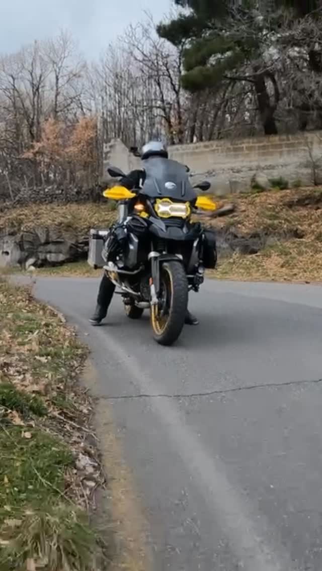 Wieder gibt’s für euch ein neues Video auf YouTube für euch! Die Reise geht weiter. Diesmal erkunden wir den ätna. Die ganze Story hinter diesem Ausschnitt findet ihr auf YouTube
Mit @the8hundreds