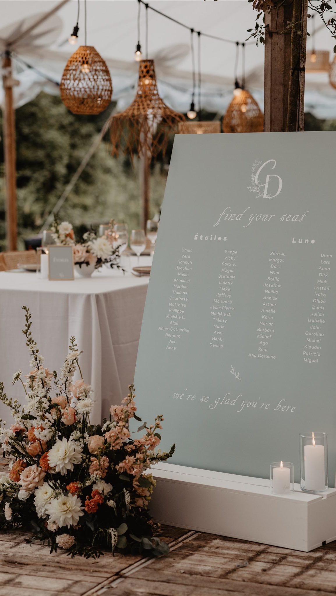 Deze week deel ik viif dagen lang een tip om met de styling van je huwelijk een paar versnellingen hoger te schakelen, zonder dat daar extra kosten bij komen kijken!
In dit eerste deel enkele tips rond het drukwerk.
Wat denken jullie? Meer van dit?
Foto’s door Jeanne by @anneleenjegers
#huwelijksdrukwerk #weddingstationery #huwelijksuitnodiging #welkomstbord #seatingchart #tafelplan #menukaart #huwelijkplannen #weddingplannerantwerpen #weddingplannerbelgie