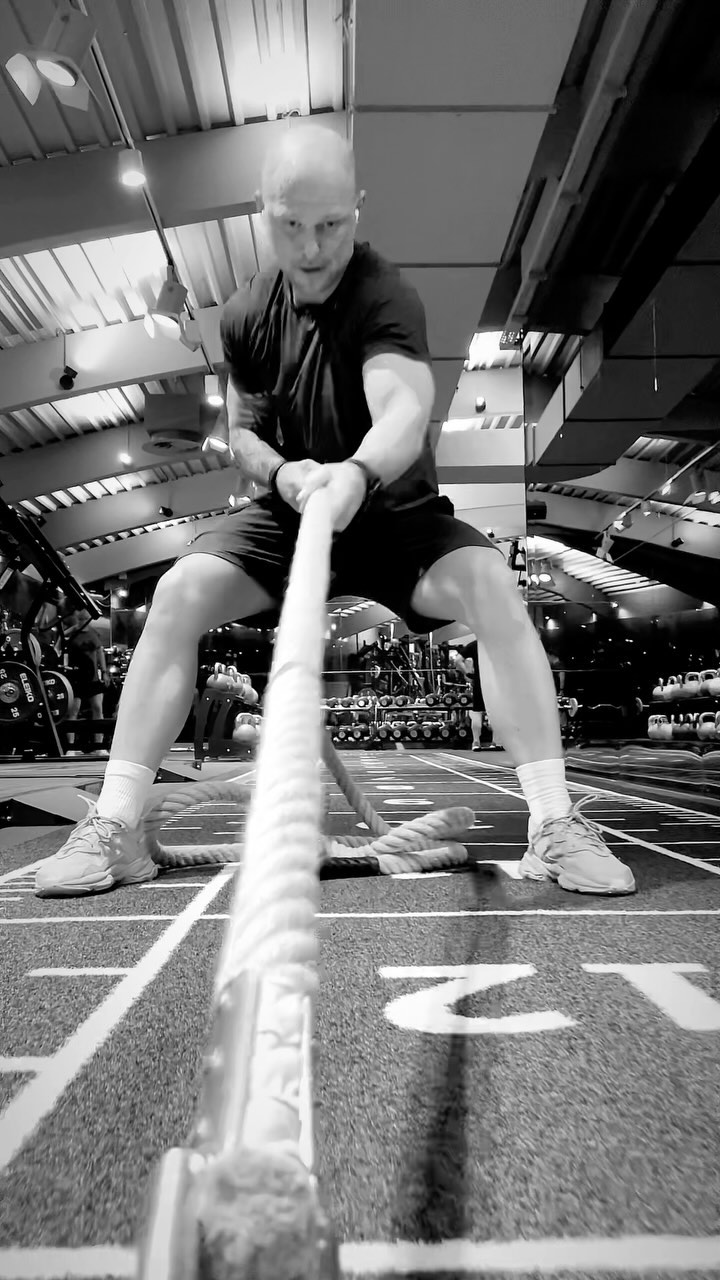 🔥Burn baby burn 🔥
#workout #hyrox #sledpull #burn #training #fit #frankfurt #germany