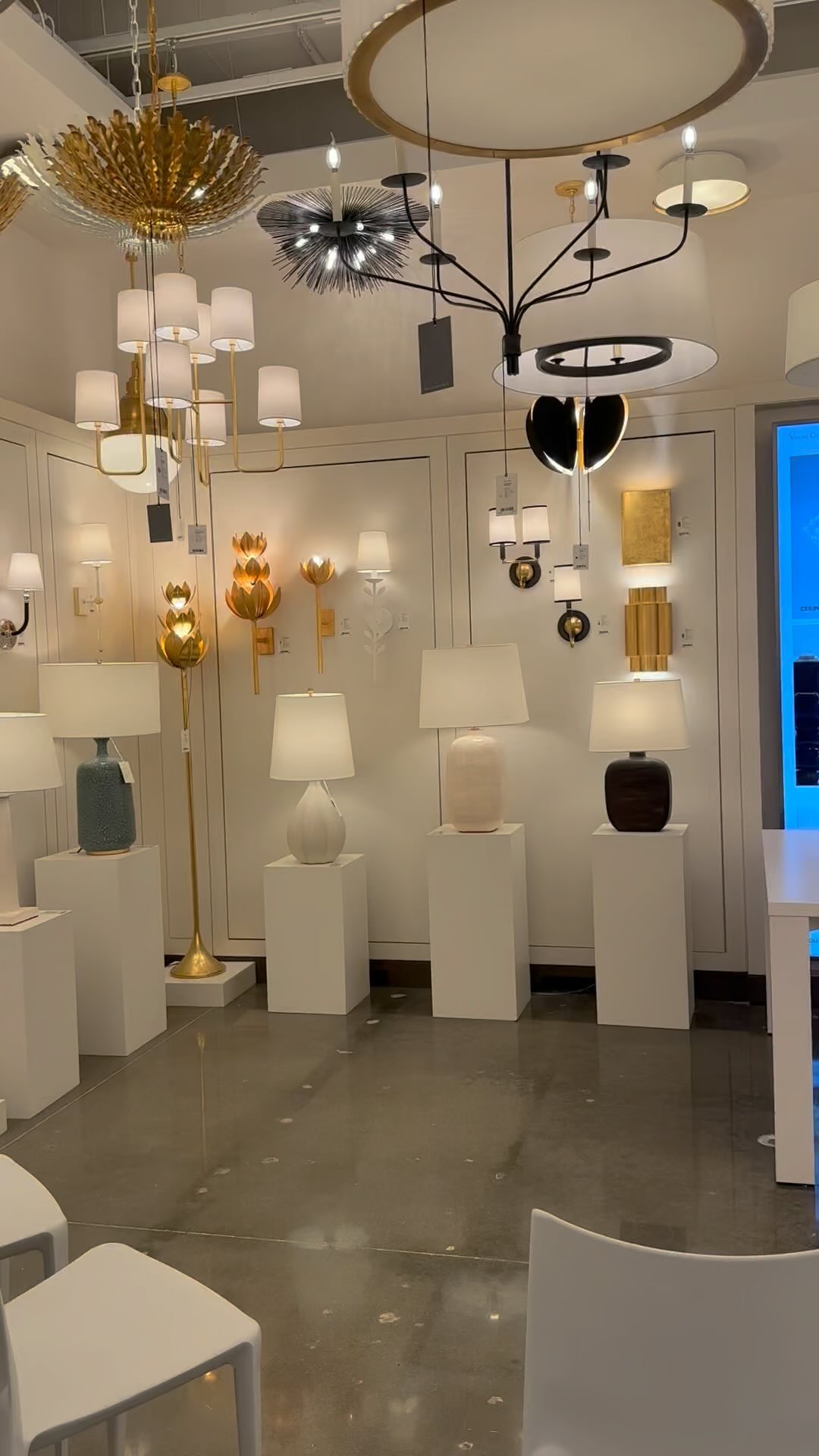 Had the most amazing time at @visualcomfort with @fleming.neuroarchitect & @kristinu_fournier discussing the human experience and lighting. ✨