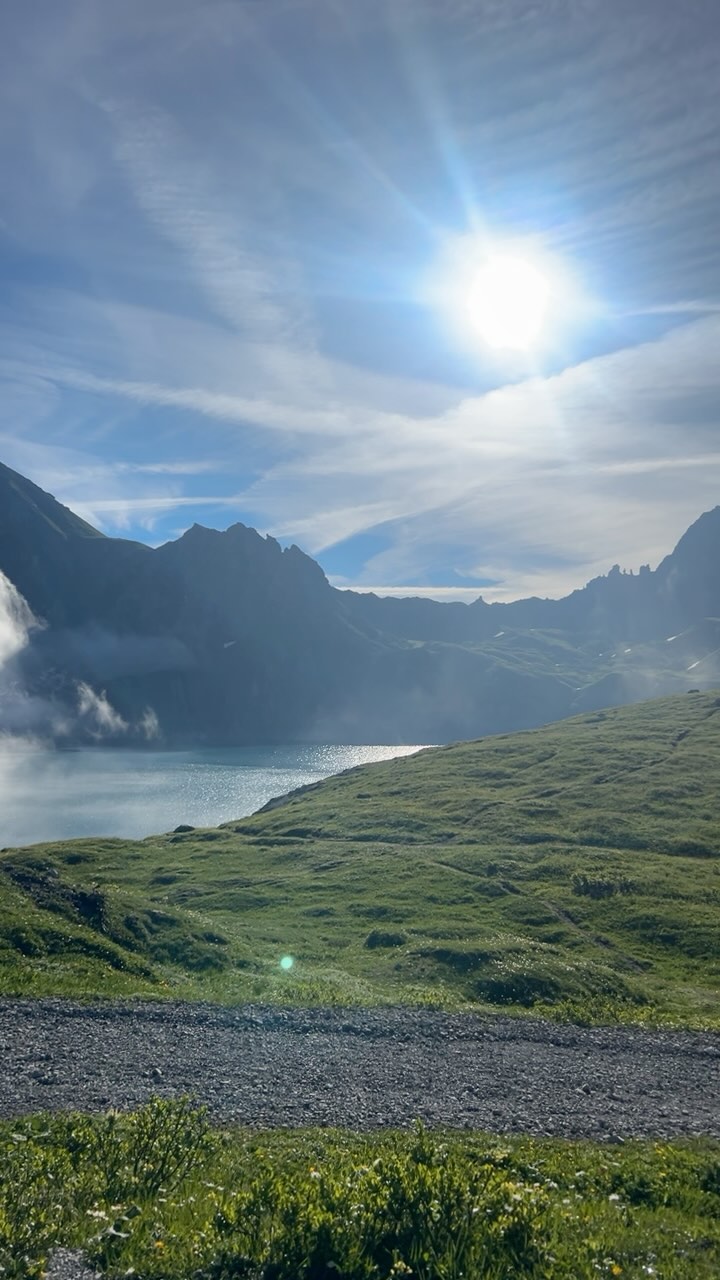 Take it in for one moment… #startyourdayright #totalphütte #lünersee #vorarlberg