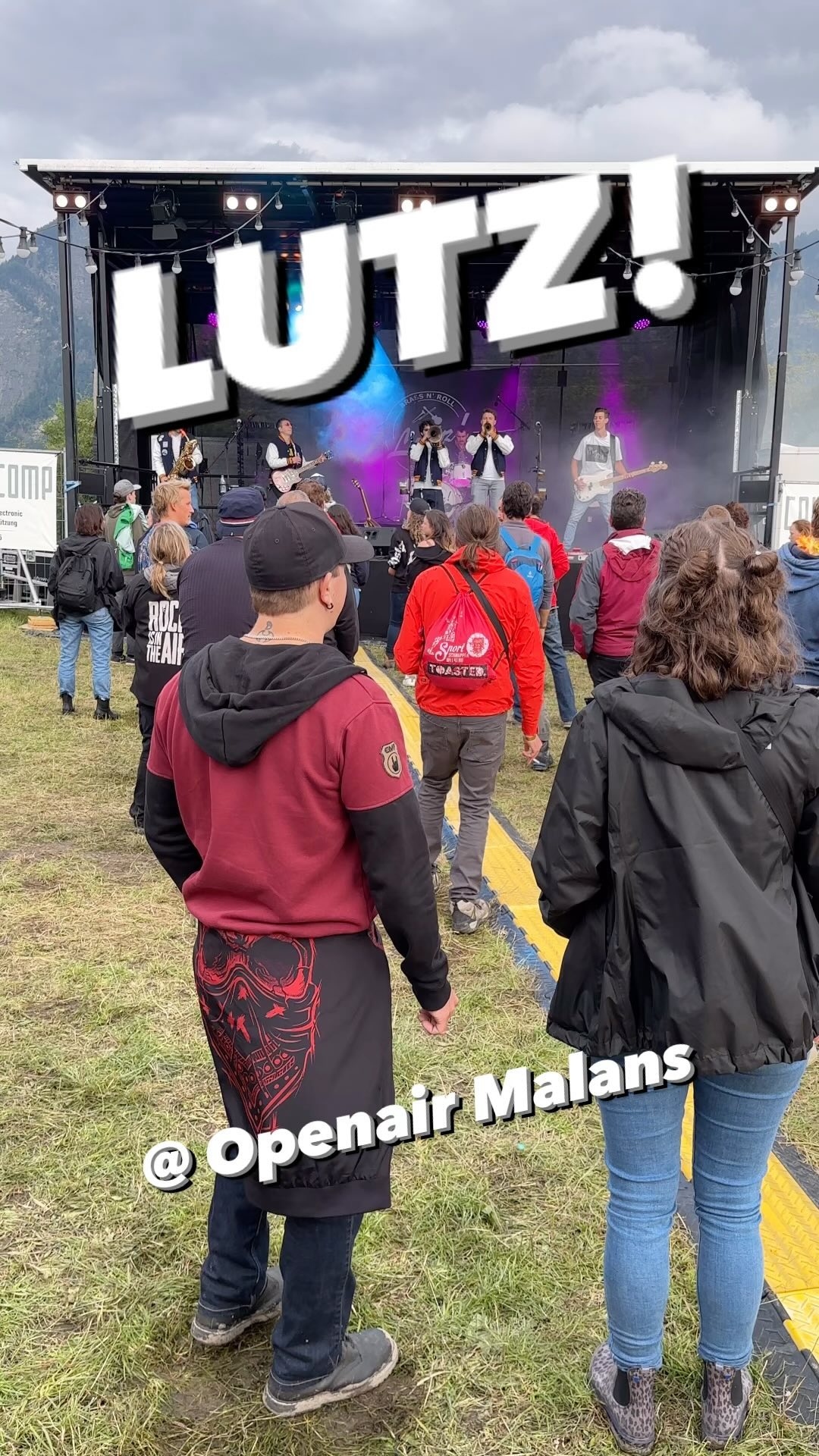 Bei den Jungs hatte der Wickeltisch wohl kein Geländer…
Die haben nämlich einen richtigen Schaden!
…aber einen richtig guten!
Lutz! gingen ab wie ein Zäpfchen am @openairmalans
Richtig geil! 🥳