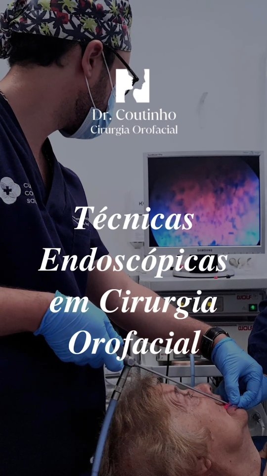 O futuro da cirurgia orofacial passa pelas técnicas endoscópicas e minimamente invasivas:
🦠 Endoscopia de contacto permite ver as células no momento e diagnosticar lesões da mucosa;
💦 Endoscopia das glândulas salivares para remoção precisa de obstruções, sem cicatrizes;
💥 Endoscopia do seio maxilar permite diagnósticos detalhados e cirurgias com recuperações mais rápidas;
💆🏻♀️ Artroscopia da articulação temporomandibular (ATM) oferece tratamentos direcionados com menos dor pós-operatória.
Descubra como estas abordagens minimamente invasivas estão a revolucionar os cuidados de saúde e os resultados operatórios para os pacientes.
#CirurgiaInovadora
#Artroscopia
#CirurgiaEndoscópica #TecnologiasdaSaúde