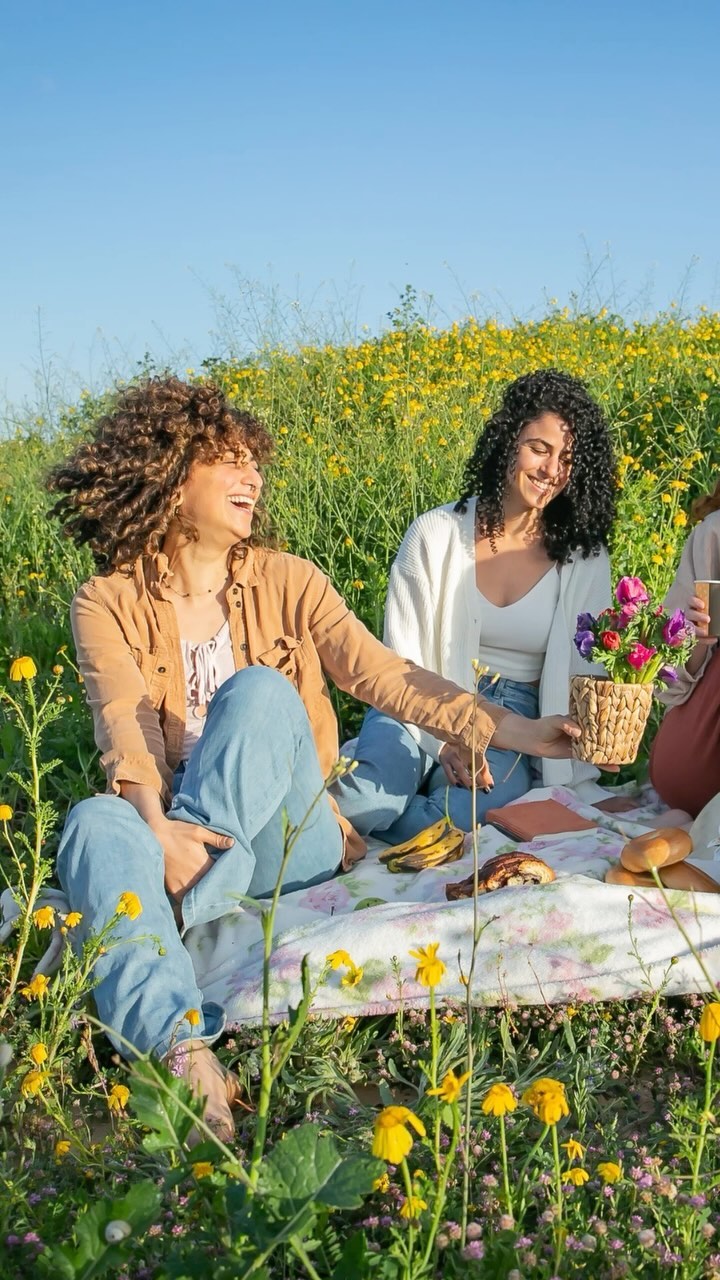 ~C U R L S~ just wanna have fun! 🤸🏻♀️🛼🩰🛍️