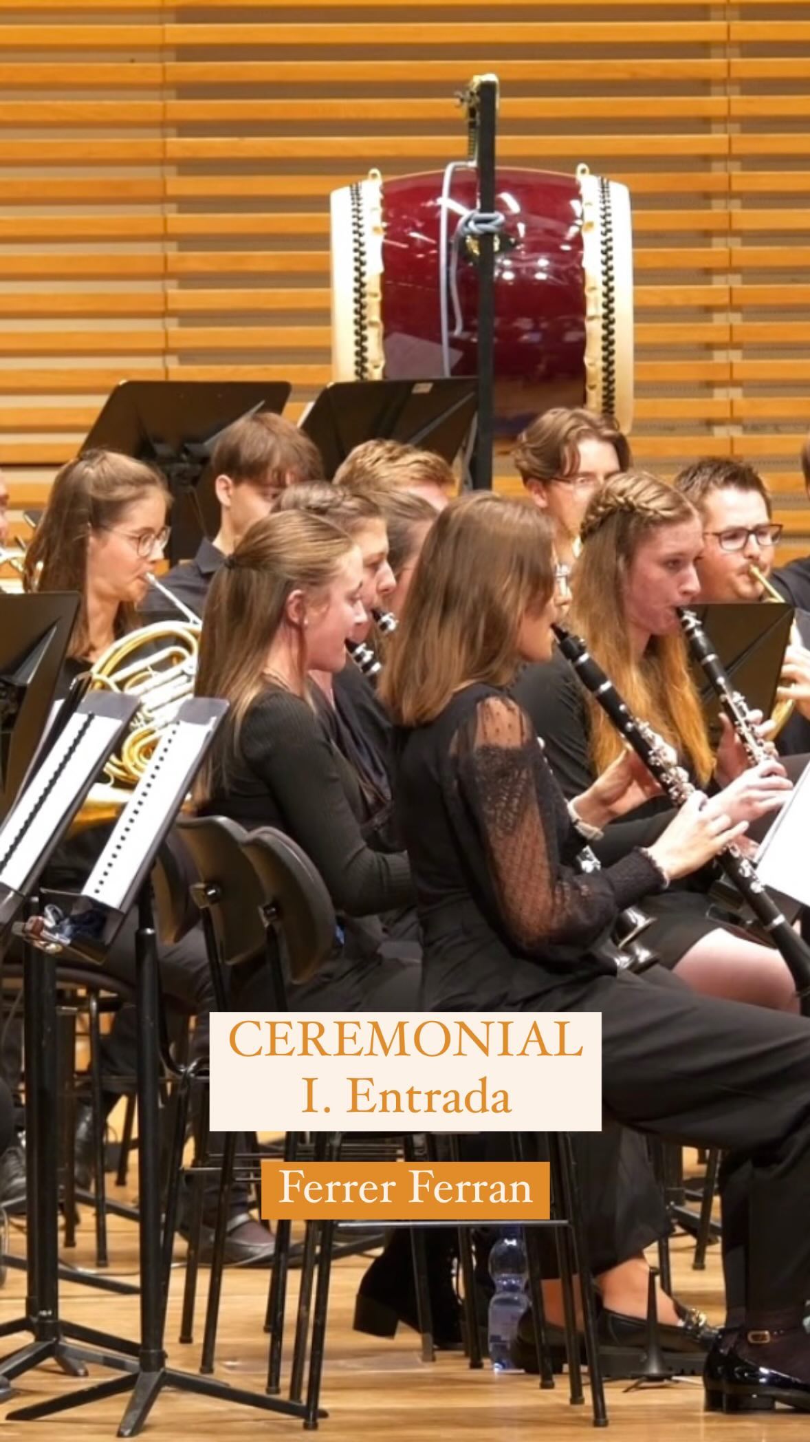 Entrada aus der Suite Ceremonial von @ferrerferran_ - unsere Eröffnung beim Blasorchesterwettbewerb der Höchststufe in Grafenegg. ✨
Als Nächstes zu Hören sind wir beim Neujahrskonzert:
⏰ am Samstag, 06. Jänner 2024, um 20 Uhr
📍 im Stadtsaal Lienz
👉 Tickets gibts bei der Stadtkultur Lienz
Video: @oebv_oebj
#symphonicband #symphonicwinds #bläserphilharmonie #bläserphilharmonieosttirol #bpho #oebv #tirolerblasmusik #tirolerblasmusikverband