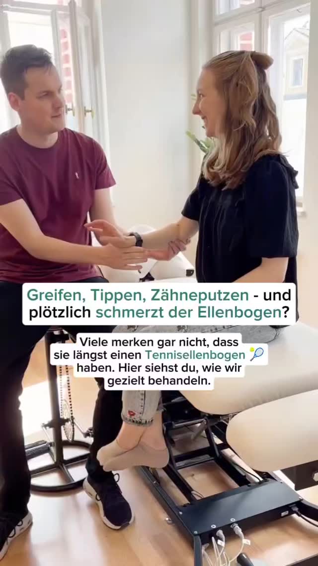 Die Beschwerden eines Tennisellenbogens 🎾 zeigen sich oft im Alltag, nicht auf dem Tennisplatz. Die Ursache? Häufig Überlastung durch monotone Bewegungen und Spannungen, die sich über Unterarm, Schulter oder Nacken auf den Ellbogen übertragen.
In der Chiropraktik schauen wir uns deinen Tennisellenbogen an - dort, wo der Schmerz sitzt sowie ganzheitlich die Bewegungs- und Muskelketten, wo die Spannung wirklich entsteht. :muskel::hautton-2:
📍 ChiroDynamik Potsam
🗓️ Buche deinen Termin über den Link in der Bio oder schreibe uns eine DM!
#Chiropraktik #Schmerzfrei #Gesundheit #Beweglichkeit #chirodynamikpotsdam #wohlbefinden #chiropraktor #chiropraktiker #chiropraktikpraxis #rückenschmerzen #manuelletherapie #tennisellenbogen. #chirodynamik