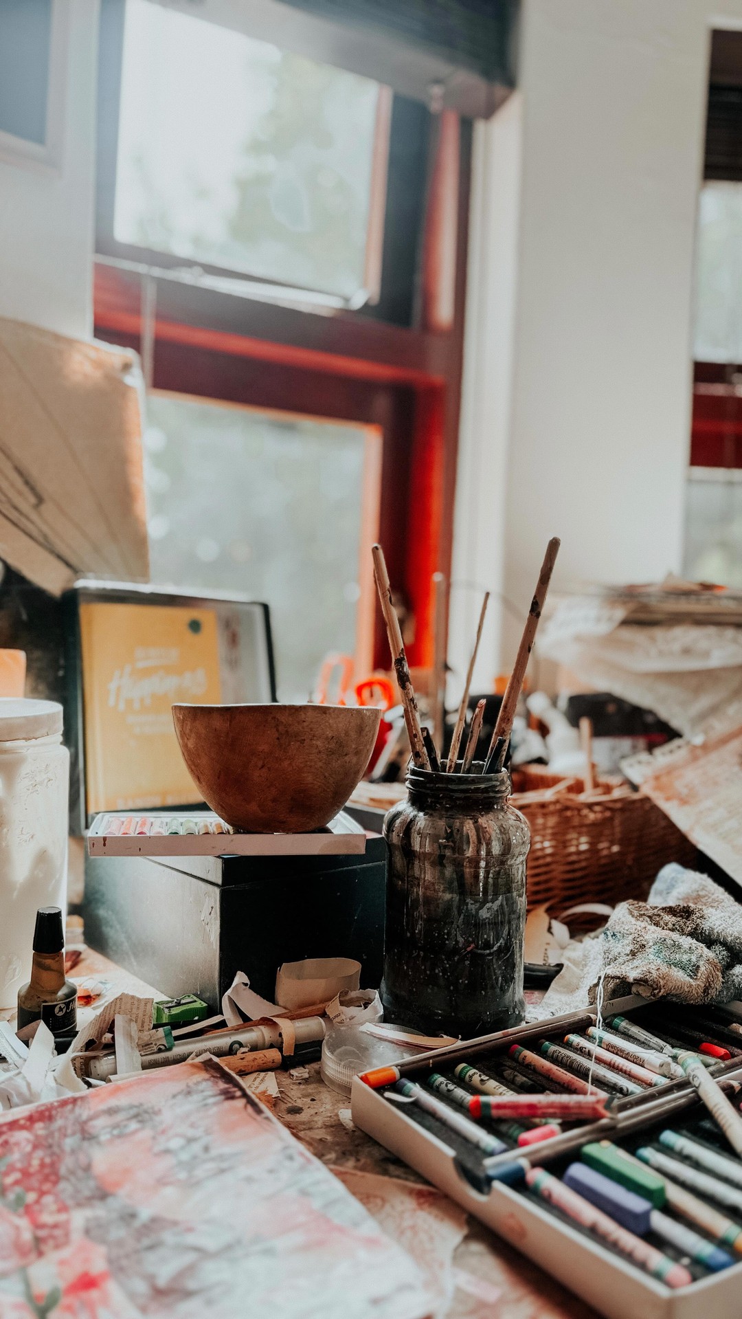 Day 1-4/ #dothe100dayproject
Daily creative practice 🎨 🖌️ 🔖✂️
art journals: like therapy, except you don’t have to explain yourself to a book…. 🤭🤭
#dothe100dayproject
#100dayportraitchallenge #drawntostich #wanderlust2025 #everythingart #100daysofwonder2025 #28februaryflowers #28februaryflowers2025