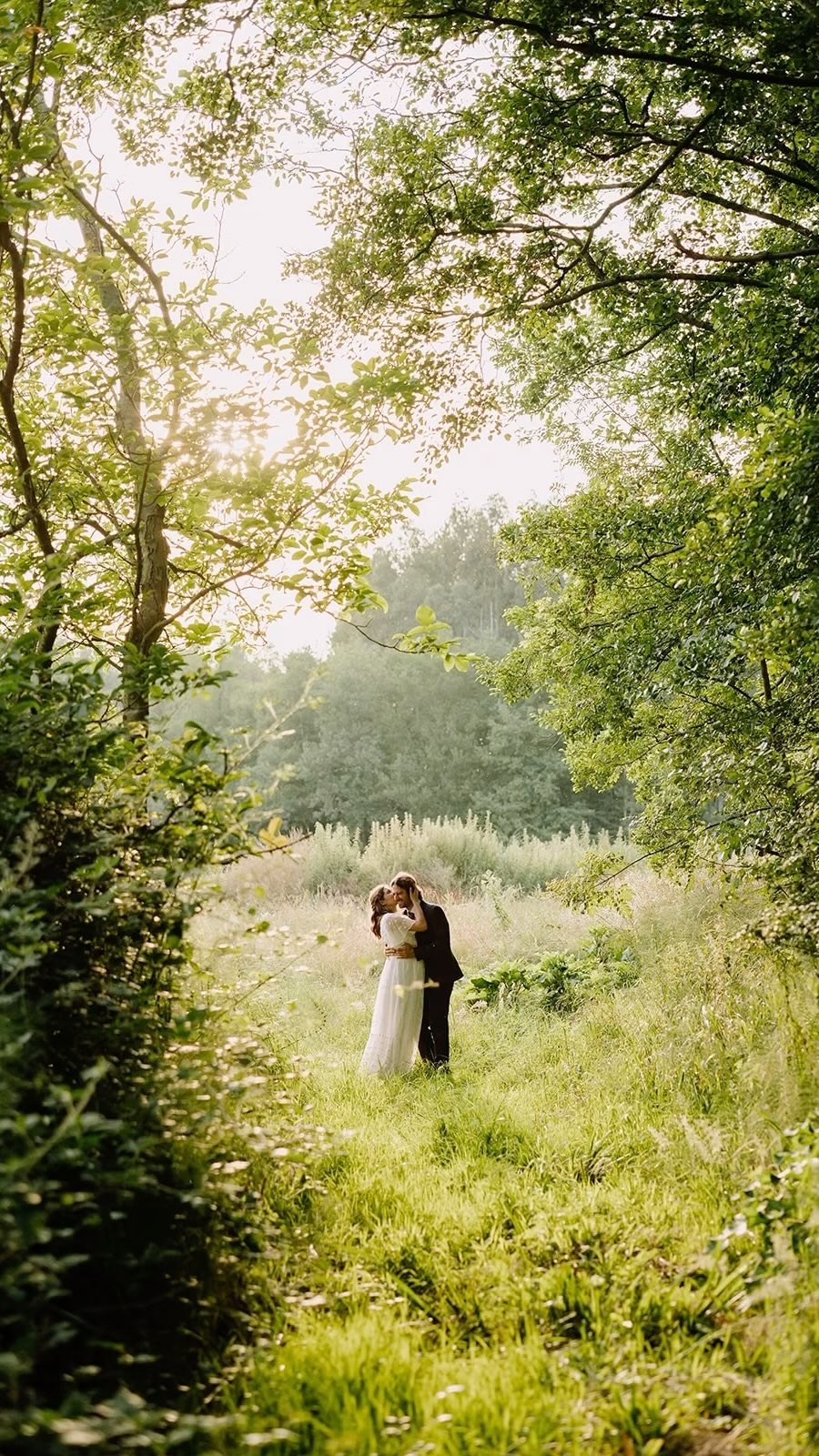 Udane y Aitor contactaron con nosotras para que fotografiáramos el día de su boda. Lamentablemente, teníamos la fecha ocupada pero aun así decidieron contar con nosotras para dias despues fotografiar su amor, que muy pronto se multiplicará con la llegada de Maren. Gracias @hey_udane y Aitor por el ratito tan bueno que pasamos.
@novellenovias @leireuleapaindegi @floresenelcolumpio @igone_padura @udaneofthewoods