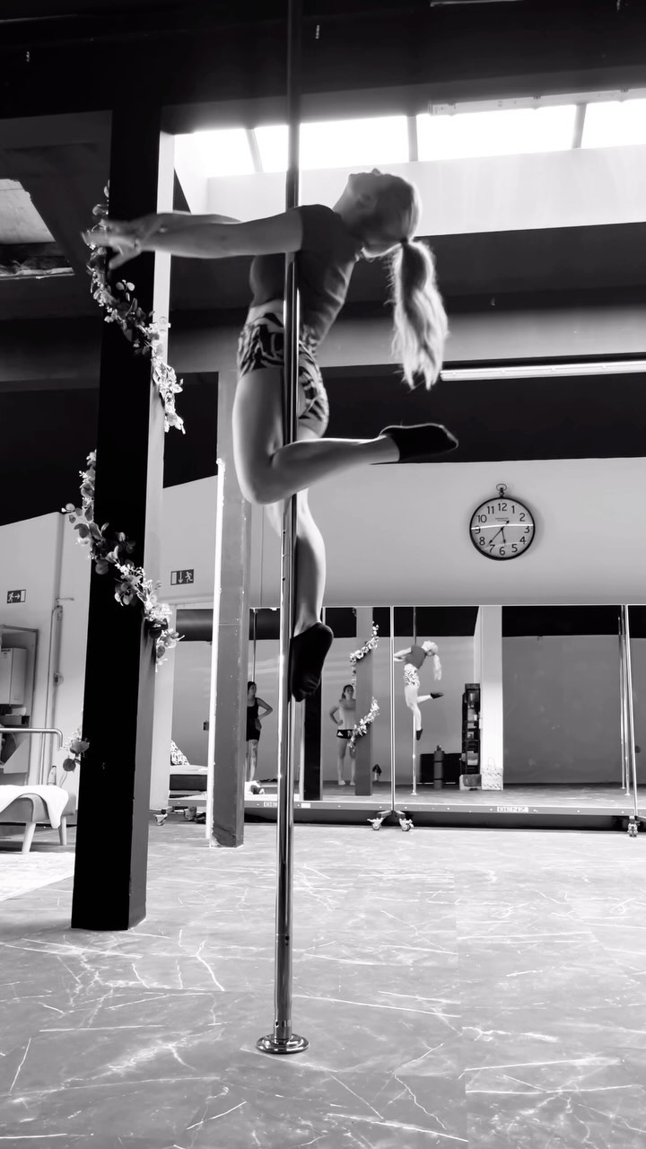 #poledance #pdhoodornamentvariation #pdshouldermount #pddrop