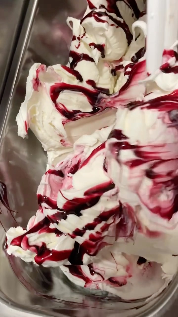 Gelato allo yogurt al sambuco 🍧🇮🇹
100% fatto in casa 😍
Joghurt-Holunder-Eis - hausgemacht 🍧🇮🇹
#italia #italy #summer #gelato #gelatoitaliano #fattoincasa #fyp #fypシ #fypage #sommer #flörsheimdalsheim #eis #italian #hausgemacht #italiano #icecream