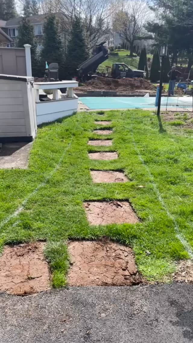 Design and build! This was one of my favorite projects to be a part of. We incorporated Nicolock’s Alta Wall and Multi Caps to accommodate the grade changes. For the patio we installed Rustico 6x9 pavers in a herringbone pattern, all in Granite City Blend color. We finished it off with a 6x9 Raven soldier course border. #outdoorliving #hardscapedesign #pavertransformation #nicolock #beforeandafter #nicolock #landscapedesign #happycustomer