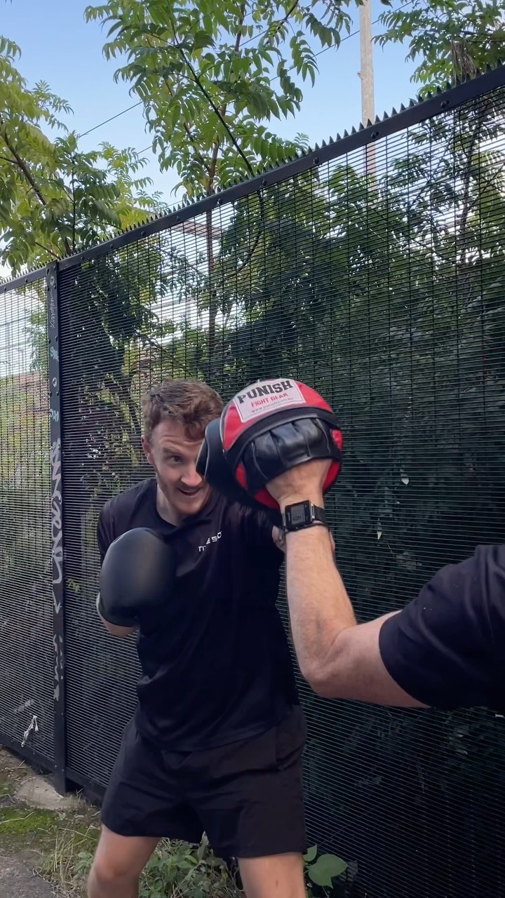 This guy is way too happy to be back in the gloves š„
#boxinggym #boxingwollongong #boxersofinstagram #titleshotboxing #boxingworkout