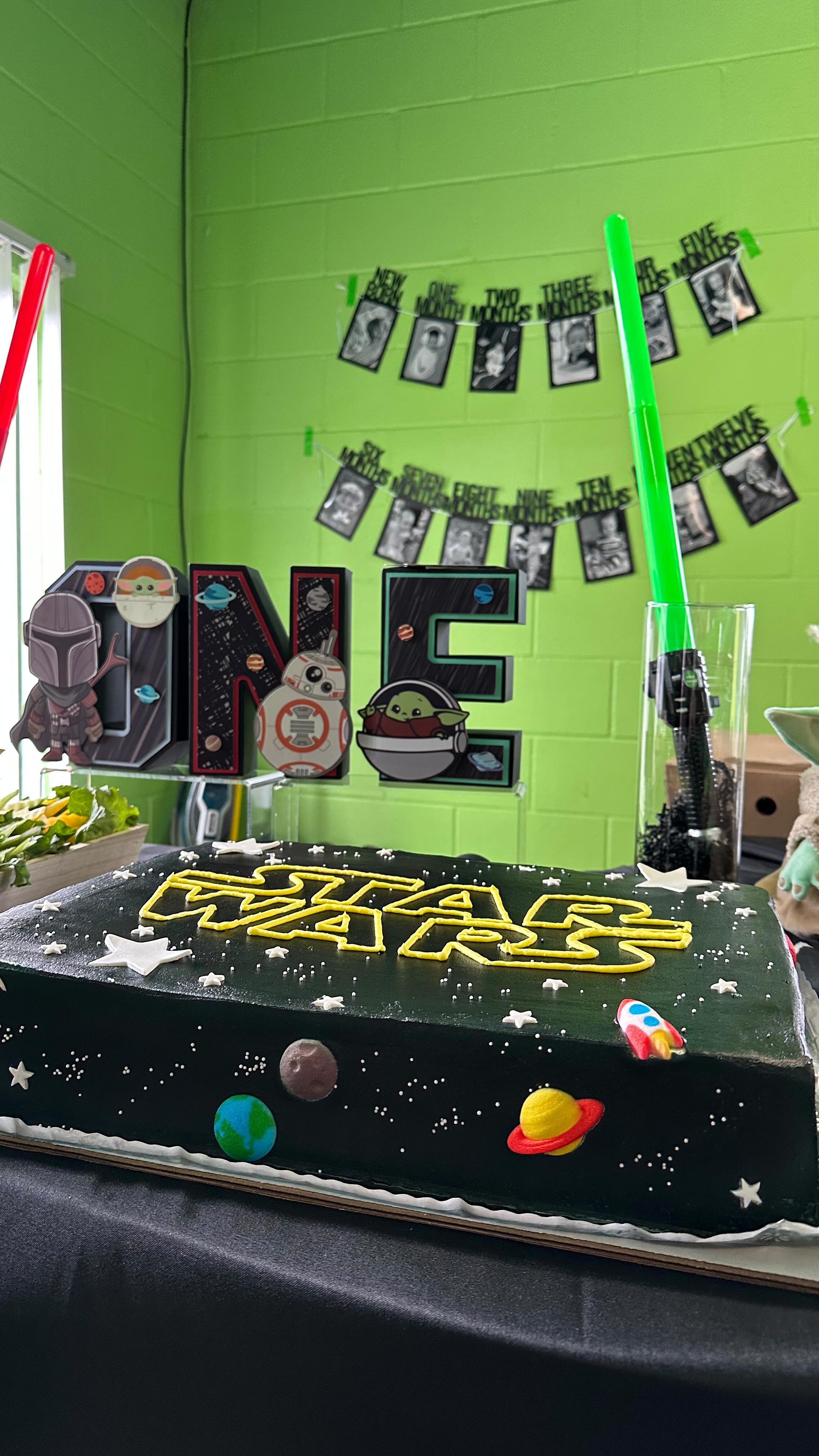 Ace Is ONE With The Force 💚💫
.
.
.
.
#psyoureinvited #sandiego #eventplanner #starwarsparty #1stbirthday #birthdayparty #smallbusiness