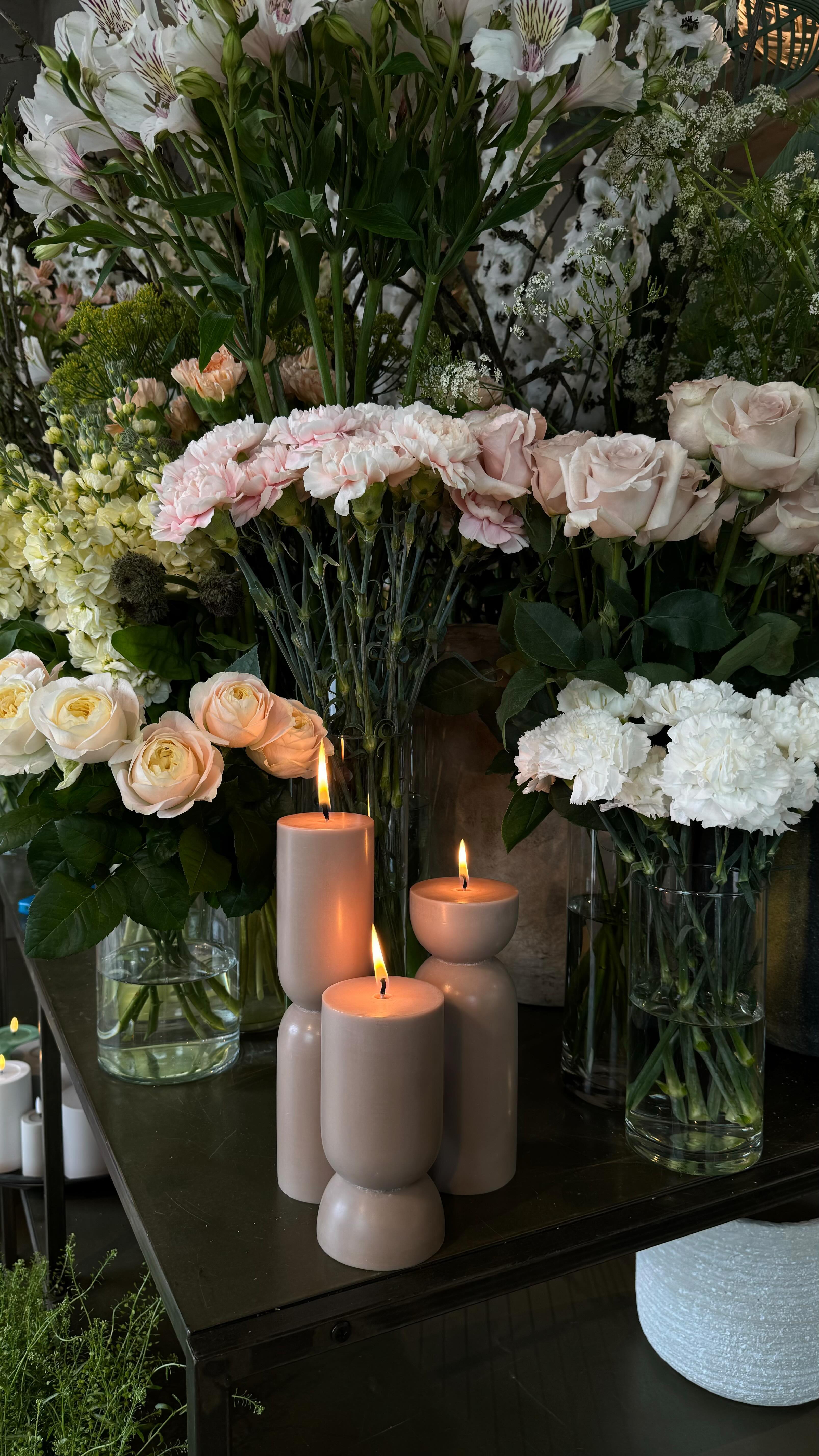 Wie wundervoll können Blumen sein 🤍
Für uns sind es die schönsten Glücklichmacher☺️🤍
Seht Ihr das auch so?
Wer würde sich nicht über einen frischen Blumenstrauß freuen, oder?
Einmal habe ich einer Freundin ein Blumenabo für eine wöchentliche Lieferung Geschenk…. Sie hat sich sooooooo doll gefreut - WAHNSINN🤍
Schlaft gut und träumt was schönes von bunten Blumenwiesen
#flowers #florist #passion #lovemyjob