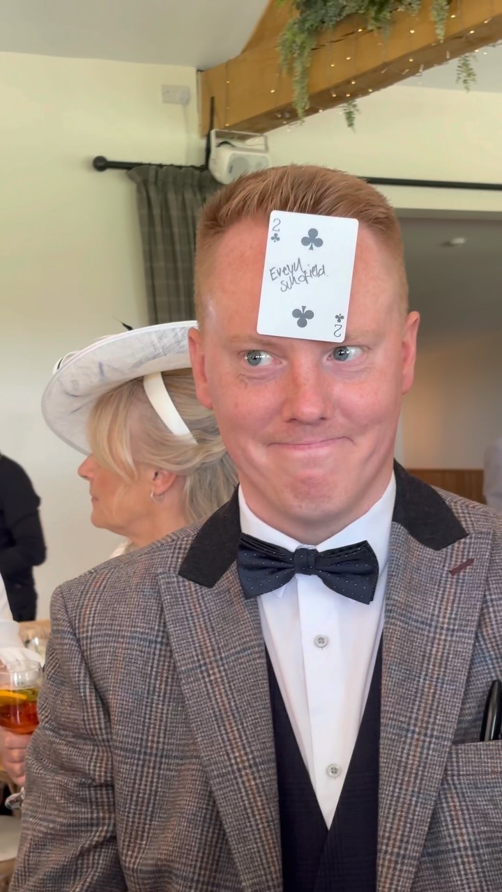 Do I really make this many faces when I’m doing magic 😭😂 #ohdear
Thanks to @floraliemoments for capturing these clips 🙌🏼