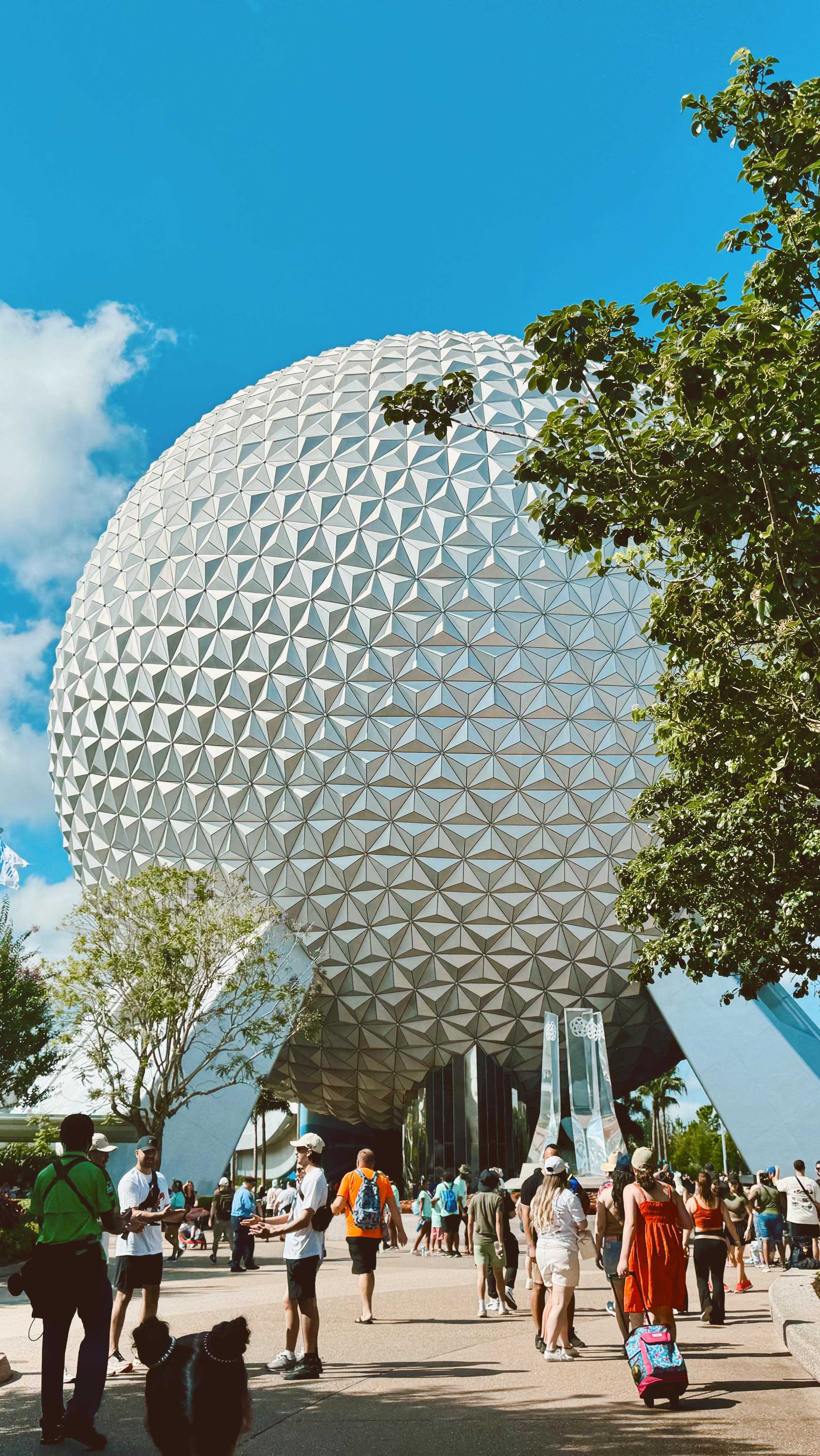 Walt Disney MEJOR URBANISTA que Corbu? 😱⬇️
✨ Muchas de las ideas de Walt son inspiración de lo que también inspiraba a Le Corbusier.
👀 Sin embargo, para Disney era PRIMORDIAL la experiencia de LAS PERSONAS, su felicidad y su entretenimiento, a diferencia de Le Corbusier que tenia un plan en el que la prioridad era la función de los espacios.
💆🏼♀️ ¿Ustedes que opinan? ¿Son team Disney o team Corbu?
#urbanismo #urbanism #architecture #arquitectura #arquitecturamoderna #WaltDisney #LeCorbusier #CiudadJardin #ciudades #ciudadesdelmundo #youtuber #youtube #yt #fyp #fy