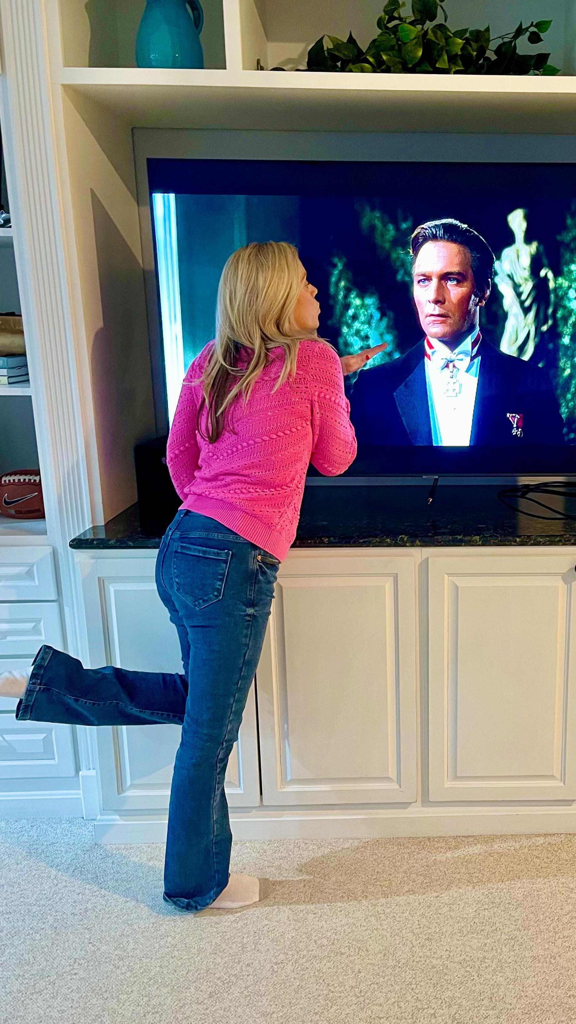 If you’ve known me for any length of time then you’ll know I’m obsessed with The Sound or Music, so it should come as no surprise that I had to reference one of the most romantic scenes of all time in The Rom Con. (Also, the jury’s out on whether I can write a romance novel that *doesn’t* include a dancing scene 😆) Every time I watch this dance sequence, I marvel at how much is achieved in one (wordless!) scene. Truly a romance masterclass. 💗
This is a snippet from the TRC audiobook, narrated by the brilliant & talented @britpressley (who also did the audio for MYITM). I highly recommend the listen if you haven’t already! It’s 💯🙌🏻😍
#theromcon #devondaniels #audiobook #audio #romancebooks #brittanypressley #soundofmusic #thesoundofmusic #christopherplummer #julieandrews #romcom