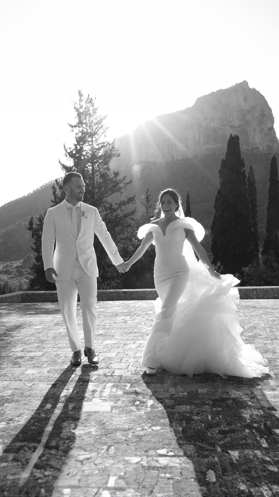 I can’t take my eyes off you
From the vibrant streets of Miami to the enchanting Poland, their love story brought them to Mallorca for a celebration filled with flamenco rhythms and good vibes.
Cheers to love that knows no borders
🇺🇸🤍🇵🇱
Monica & Maciej’s teaser- two beautiful souls
@monica_pineiro & @m_bielen
The incredible team, always enjoy so much working with you:
Venue and planning: @sonberga
Photographer: @adrianoliverphotography
Dress @varca.bridal
Deco @littlesister.es
Makeup & hair @weddingsbyrebeccaspendlove
Flamenco band @flamallorcans
Sax 🎷 @alteregolivesax
Catering @jardinevents_macadecastro
Music @lomusic.es