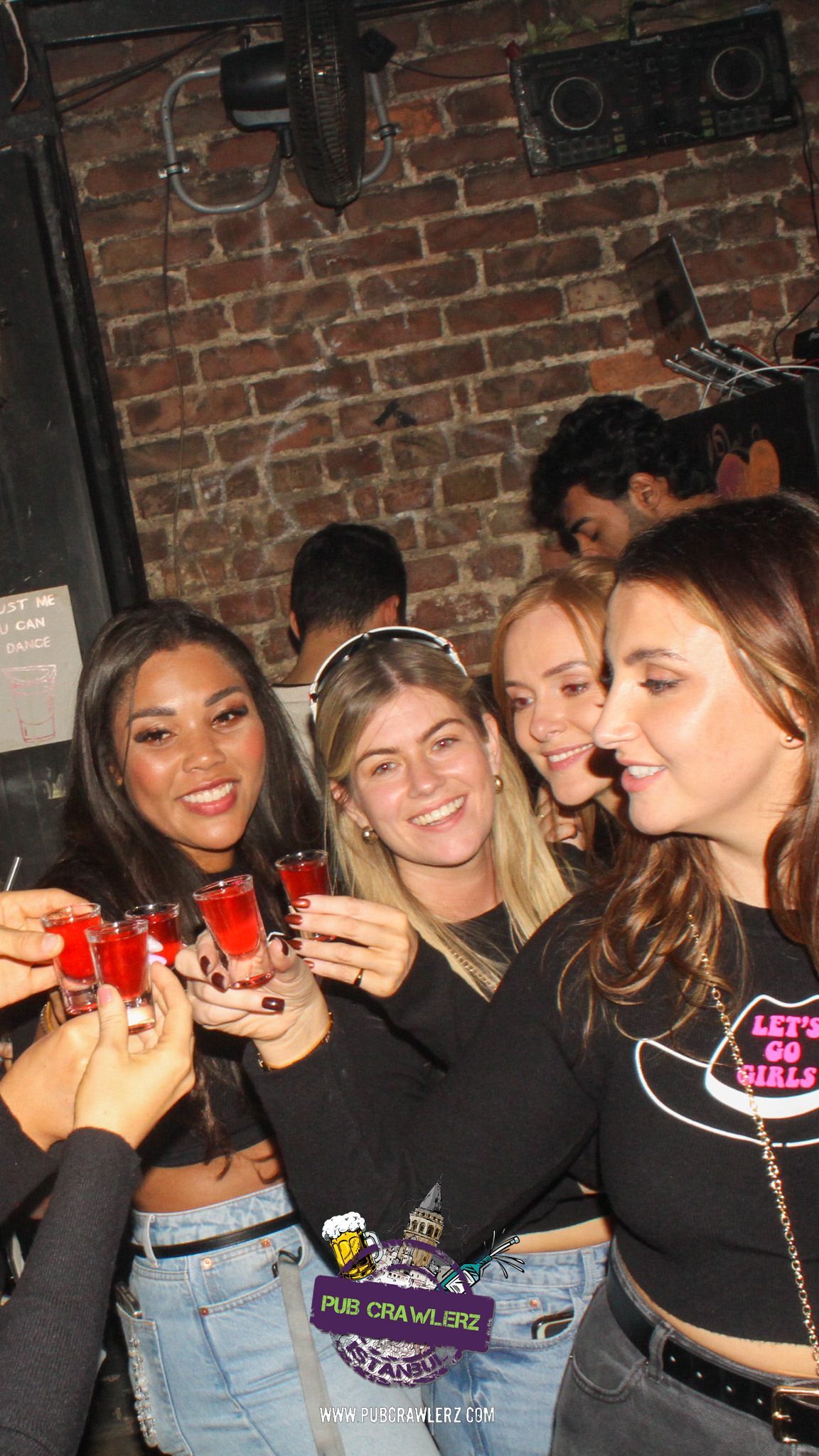 -Hey, can we book you for a private bachelorette party? 🤍- YES, YOU CAN! 😍 Cheers to the bride to be❣️🎟️ For tickets for the next public crawl:
www.pubcrawlerz.com
⠀
#halloweendecor #pubcrawl #istanbultravel #halloweencostume #istanbulnightclub #istanbulpubcrawl #istanbulnightlife #taksim #barhopping #pubcrawlerz #barcrawl #istanbulnights #travelistanbul #thingstodoinistanbul #barcrawlers #istanbulnightout #pubcrawlers #sultanahmet #barhoppingistanbul #ritimbar #barcrawlistanbul #istanbulevents #beatistanbul #iloveistanbul #istanbullife #istanbultaksim