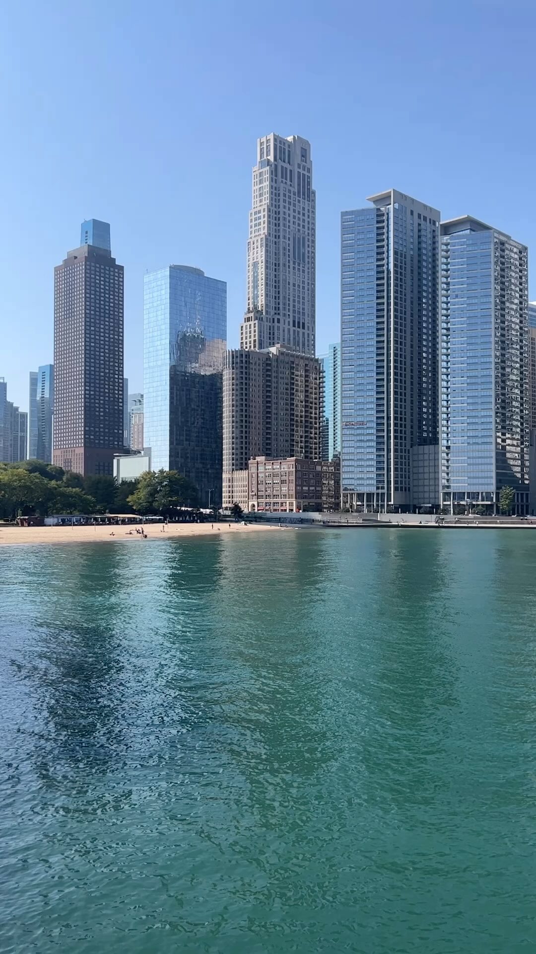 We love meeting our customers in Chicago 😍
.
#chicagoblogger #marketingagencychicago #chicagoskyline