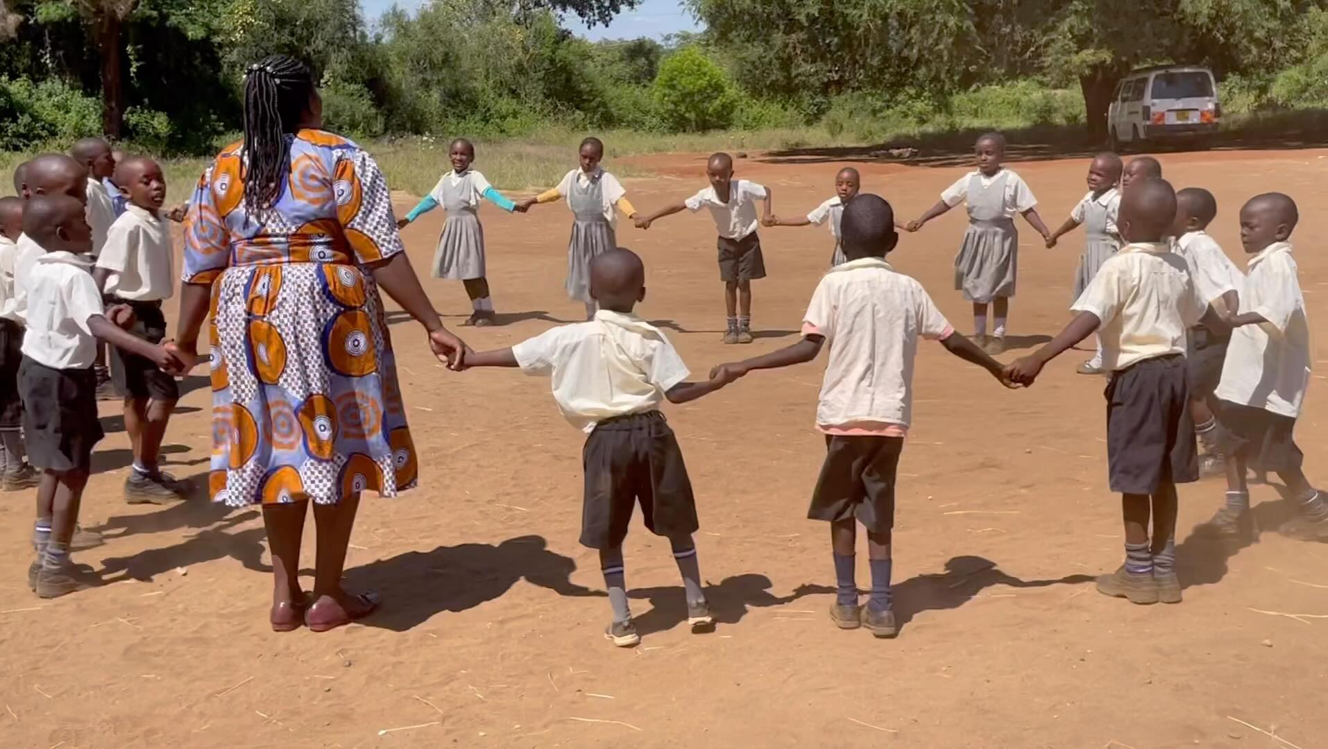 Recognise this song? They may be singing in Swahili but I reckon you can work it out. #nurseryrhyme #ringaringaroses #swahili #kenyanchildren #stpeterslifeline