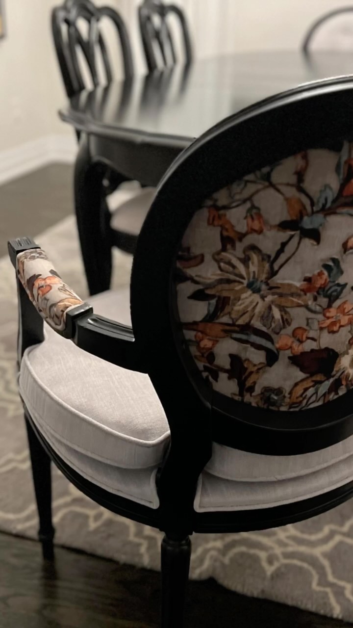 Yes, I even make the buttons! You can customize every little detail for your reupholstery project. Add and remove style elements to your heart’s content! I spruced up these dining chairs with fresh paint (I forgot to take a before picture, but they were yellow!) and fresh fabrics from @charlottefabrics
#remadefurnituretoronto #remadefurniturelincoln #andoncewewere #custom #customreupholstery #reupholstery #upholstery #makers #torontomakers #shoplocal #onthebenchupholstery
