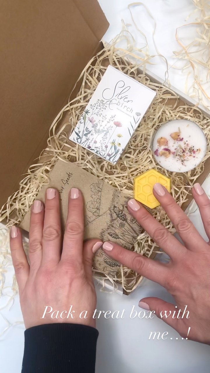 So apparently it’s blue Monday today?! Well at Silver and Birch this January we’re all for treating ourselves, looking and feeling good, wrapping up warm and getting outside into the cold fresh air! ❄️
Then coming home, lighting some candles and getting cosy 😊
If that sounds appealing our botanical treat box might be just the thing…
Packed with goodies to help you look and feel good, and for an extra boost to beat the Monday blues, we’re offering a huge 30% of your whole order! Just quote the code BYEBLUE at www.silverandbirch.com !
Hurry, offer valid today only!! Happy Monday! X