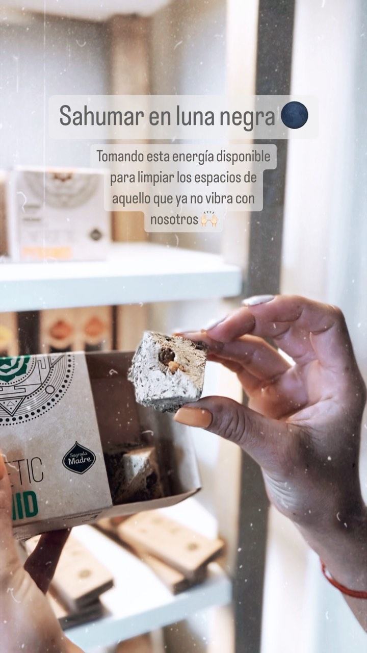 Pirámides energéticas ❤️🔥 olibano & romero
Se utilizan para la purificación y limpieza 🫶🏻 las resinas y hierbas se utilizan desde las épocas ancestrales con estos fines, invitándonos a tomar todas sus propiedades. La forma piramidal transmite gran poder de protección y transformación, para la manifestación del amor divino en todos los planos.