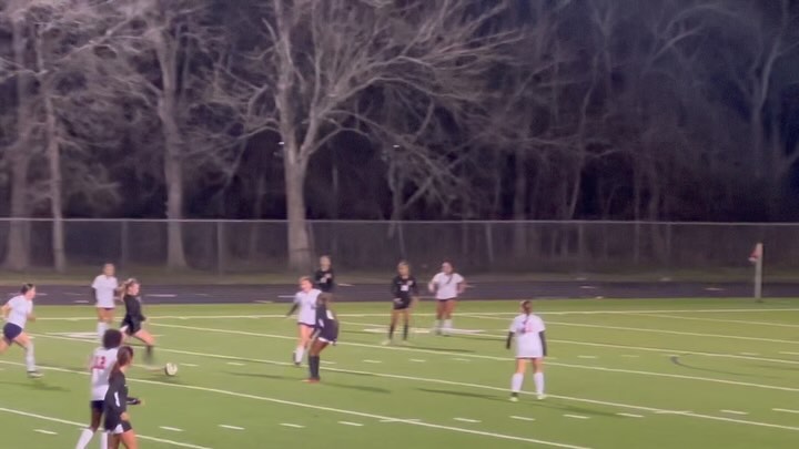 There’s the misguided idea that lifting heavy weights will make you big and bulky. Strength training is crucial, especially for women, in that it:
1️⃣ Helps prevent injury
2️⃣ Enhances bone density
3️⃣ Strengthens muscles around joints
4️⃣ Improves posture
5️⃣ Improves power production
6️⃣ Heart Health
7️⃣ Weight management and body composition
Shoutout to Izzy for a killer goal ⚽️🔥😤
#soccer #soccerlife #womenssoccer #highschoolsoccer #strength #strengthtraining #strongwomen #athlete #athletelife #goal