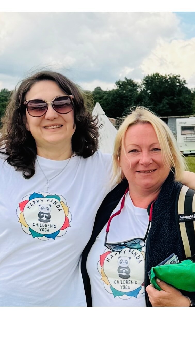 Our second day @ohshalafest
Such a beautiful and special place for everyone ✨❤️✨⭐️🌺🧘♀️
@snezanawrites @sandyillustrates
😀🐼🧘♀️
#ohshalafest #yogafestival #dontbegrumpymonkey #childrensbook #satanama #childrensyoga #kidsyoga #chantingforchildren #satanama