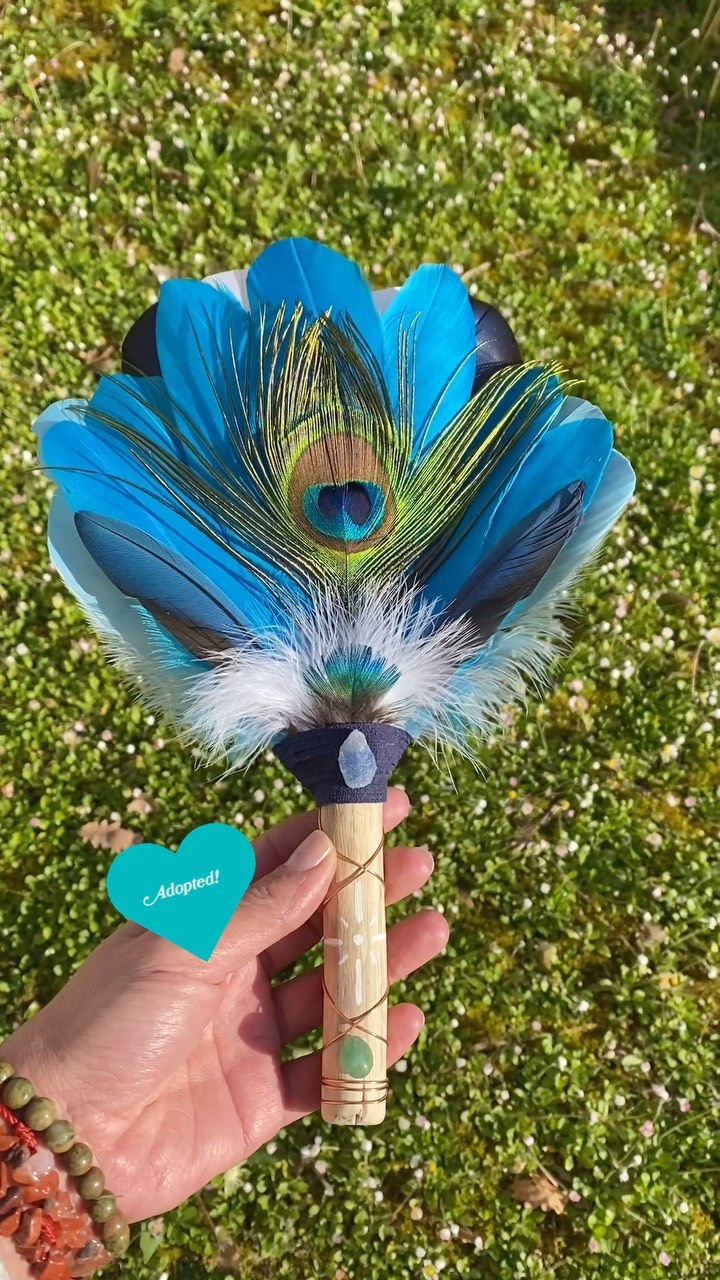 Cet Akawana t’accompagne pour plonger dans les profondeurs de ton être. Qui es tu vraiment au delà des apparences ? Tu n’as rien à prouver, juste à être qui tu es … tu es parfaite comme tu es alors prends confiance en toi 🙏✨🥰
#akawana#creationfrancaise #creations #coeur #cœur #confianceensoi #confiance #soistoimeme #reelsinstagram #