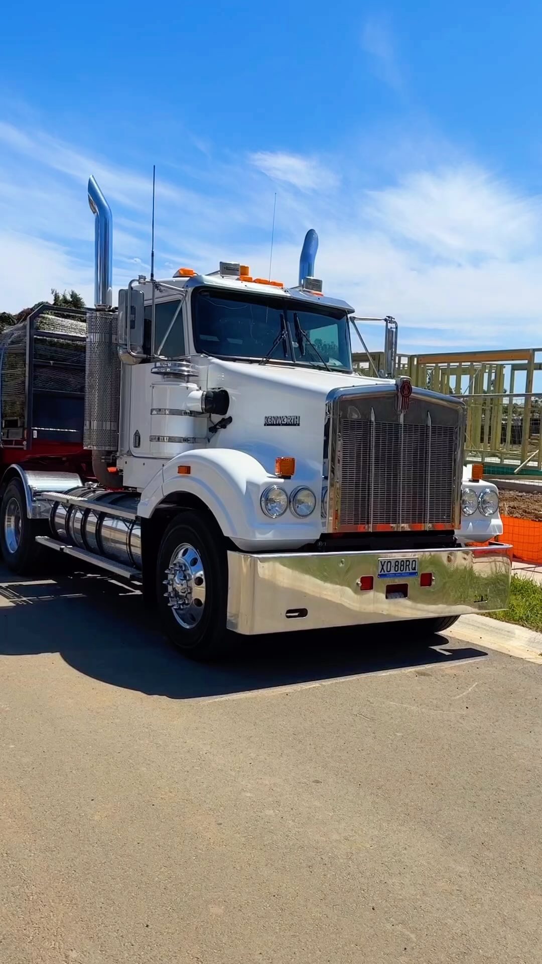 Last Delivery for the week at Denham Court🍃
Give us a call for your next turf delivery……#turfsupplies #sydneyturf #buffaloturf #sirwalterbuffalo #kenworthtruck #kenwortht404 #awesometurf #lawn #turfdelivery